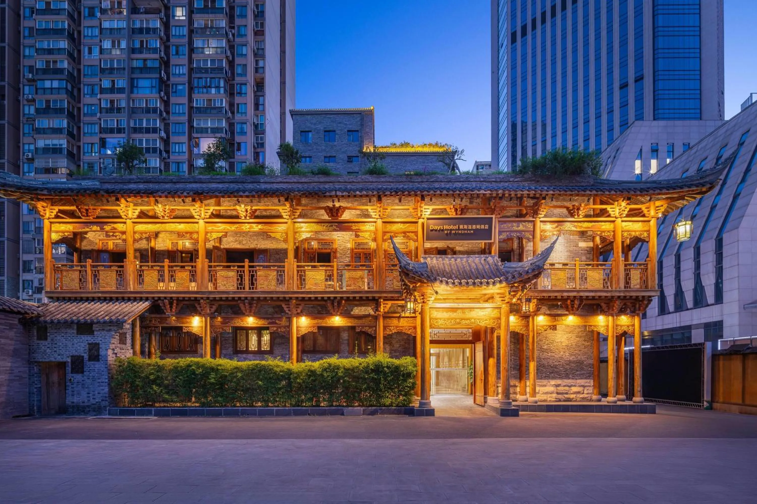 Property building in Days Hotel by Wyndham Chengdu Renmin South Road