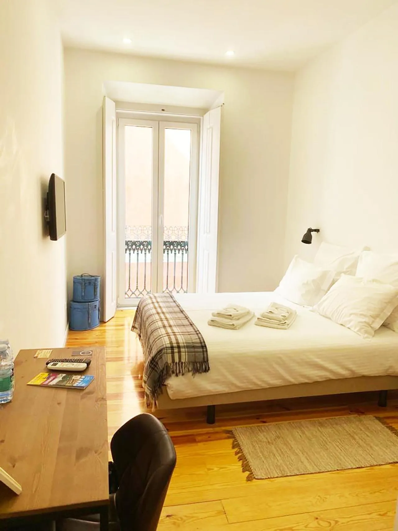 Bedroom, Bed in The Postcard Lisbon