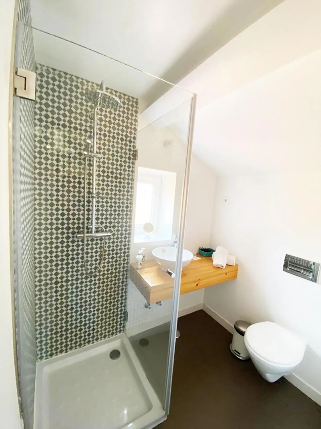 Toilet in The Postcard Lisbon