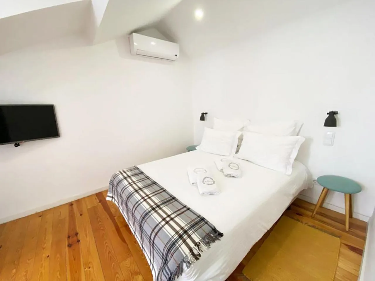 Bedroom, Bed in The Postcard Lisbon