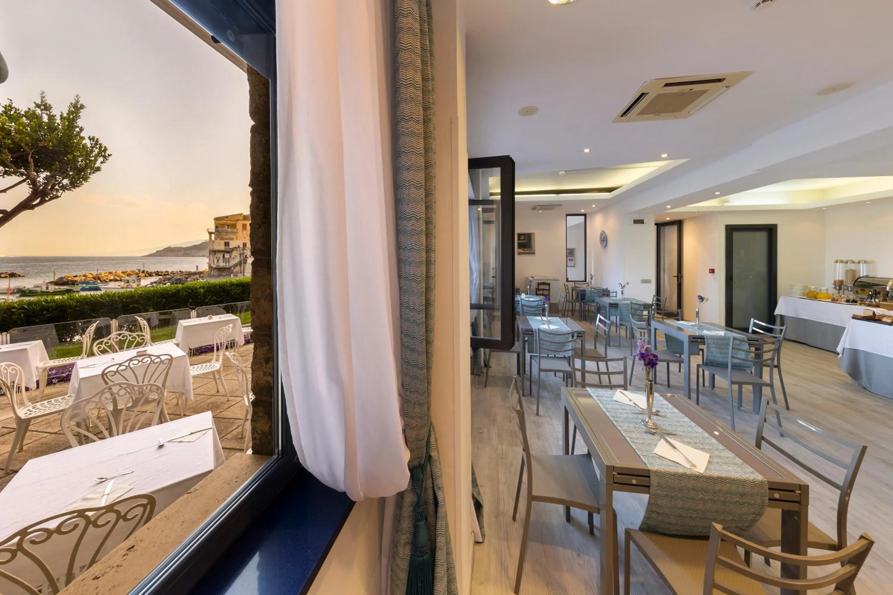 Restaurant/places to eat in Sea Breeze Residence