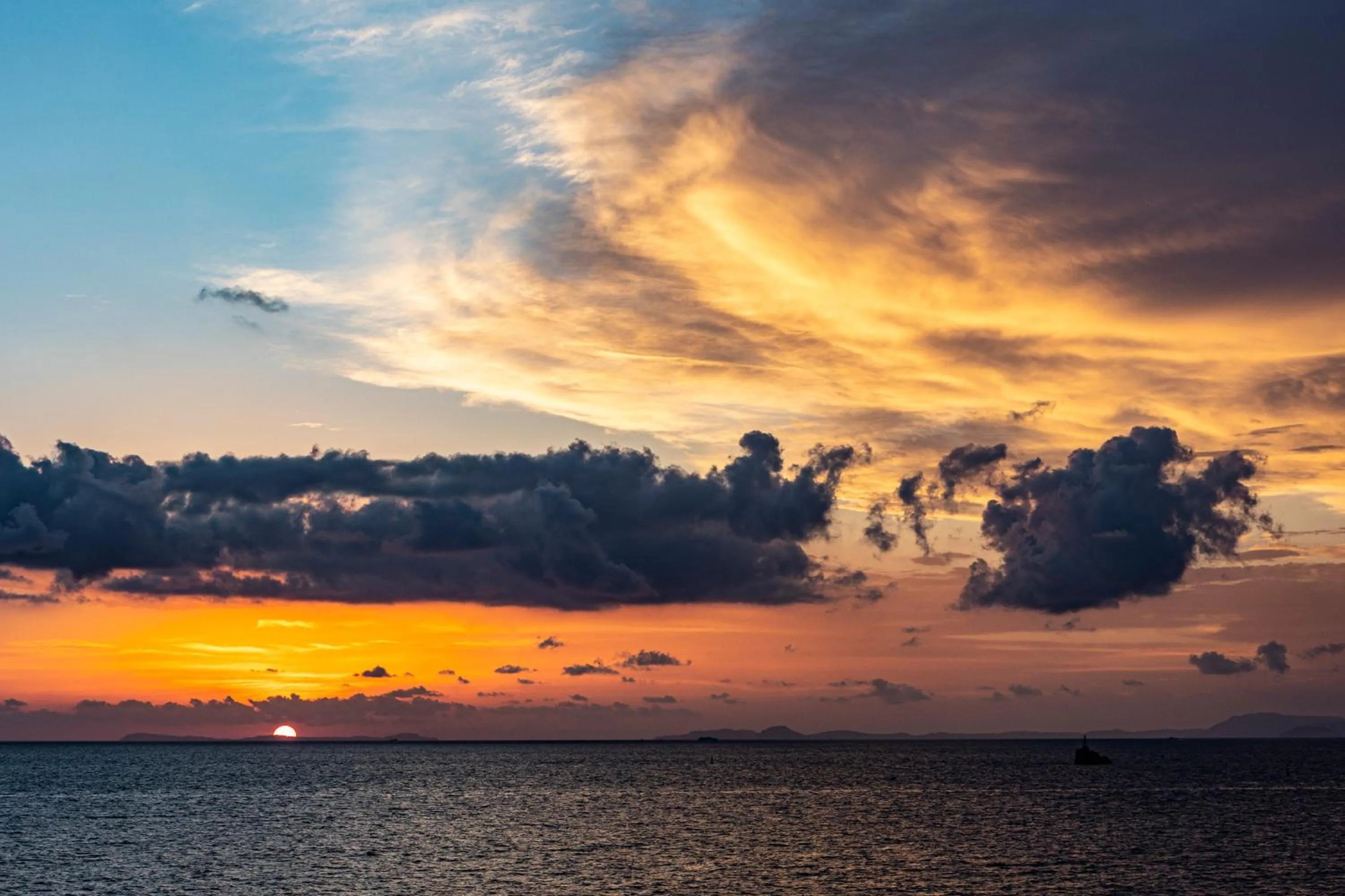 Sunset in Sea Breeze Residence