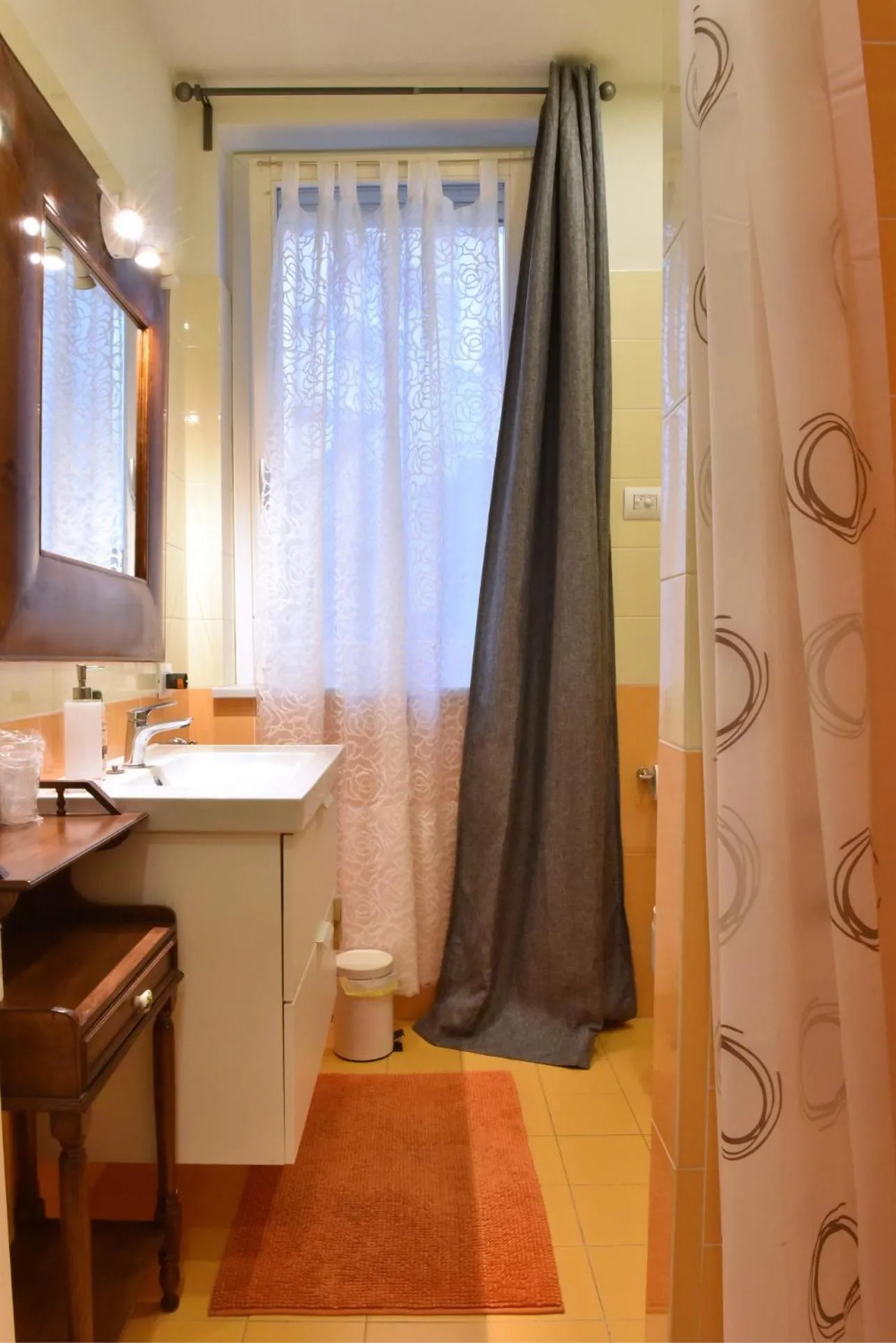 Bathroom in Ventitrémarzo Guest House