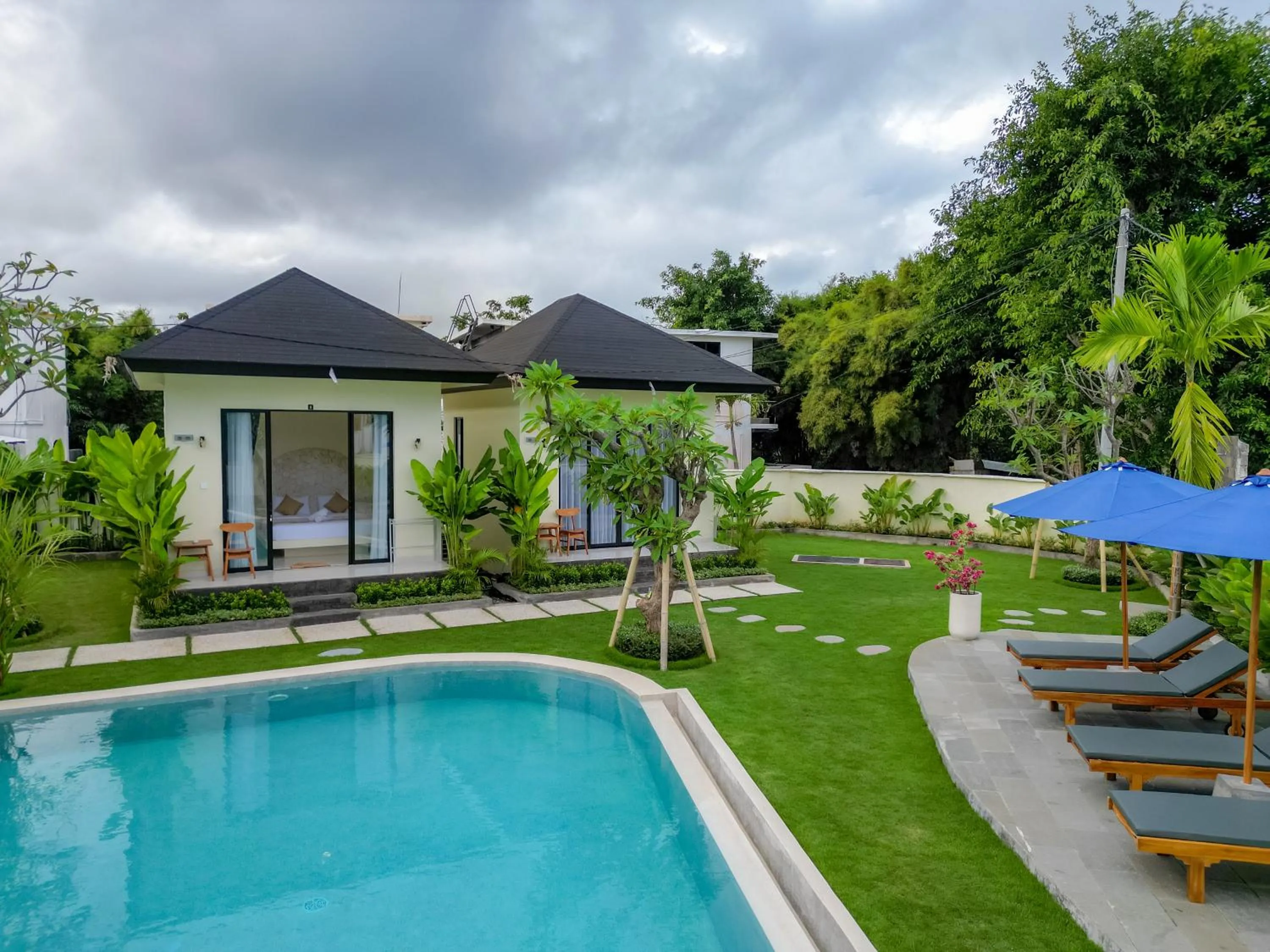 Swimming pool in Kula Uluwatu