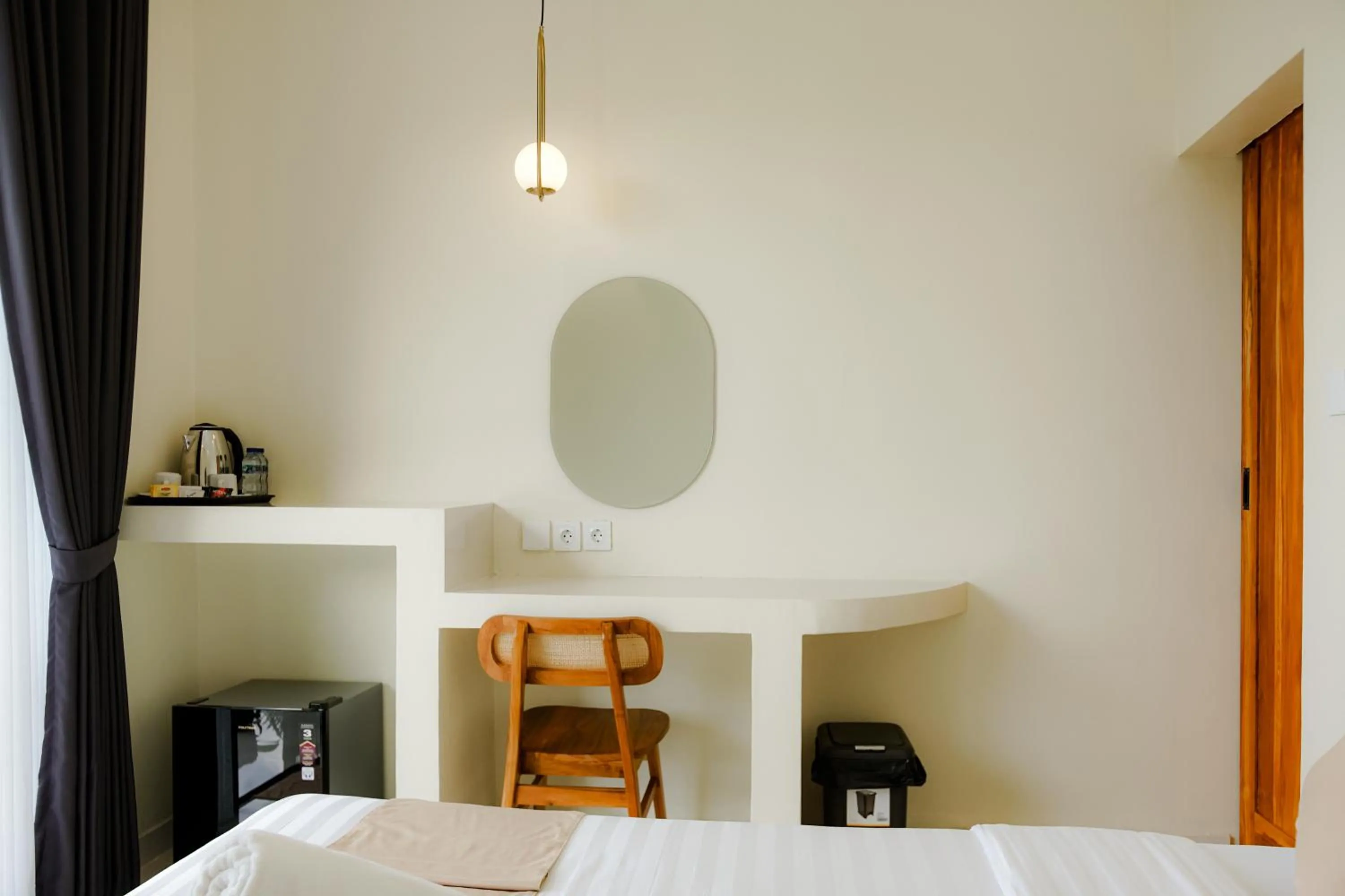 Photo of the whole room, Bed in Kula Uluwatu