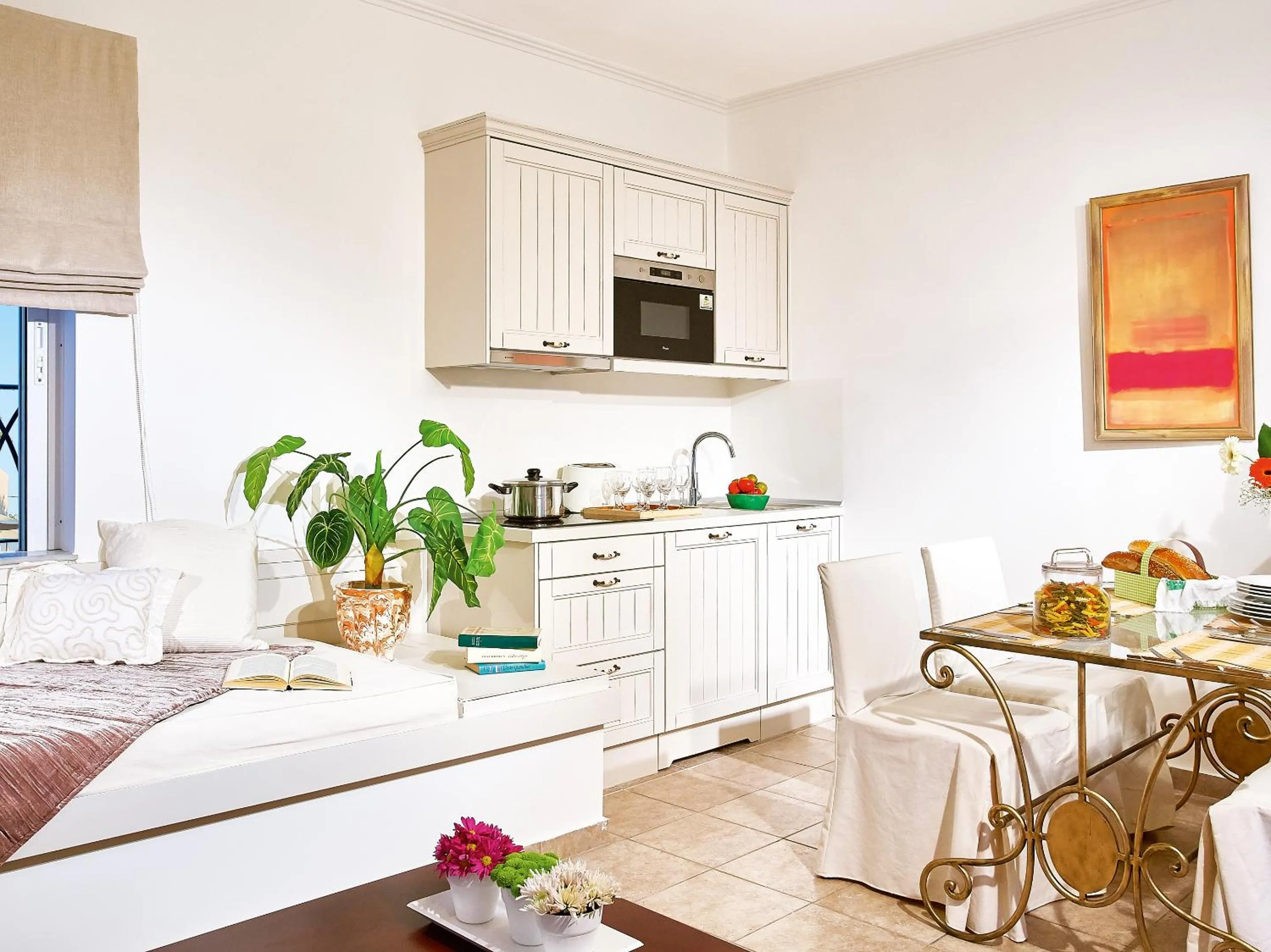 Kitchen or kitchenette in Grand Leoniki Residence by Grecotel