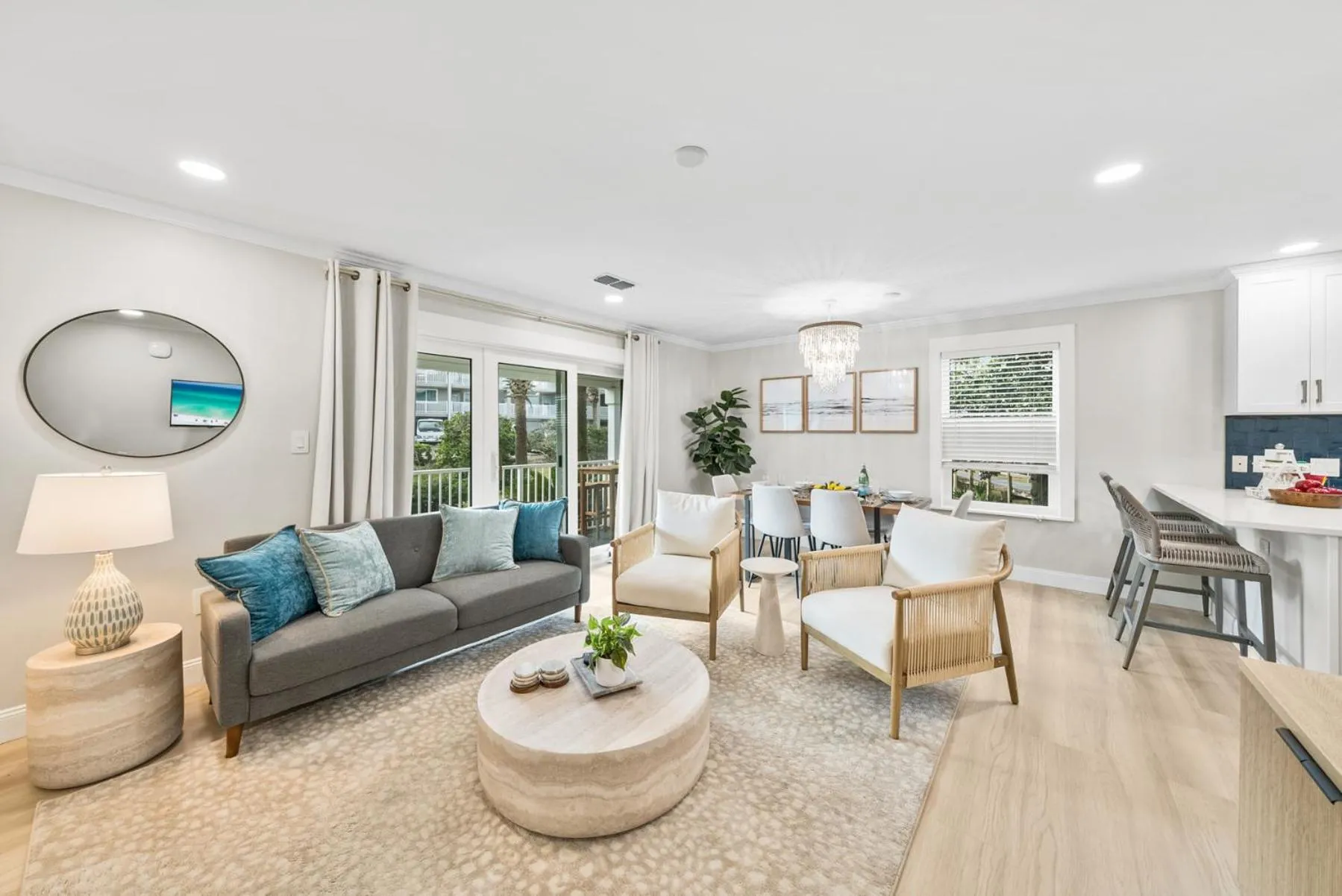 Photo of the whole room in Beachside Villas 811