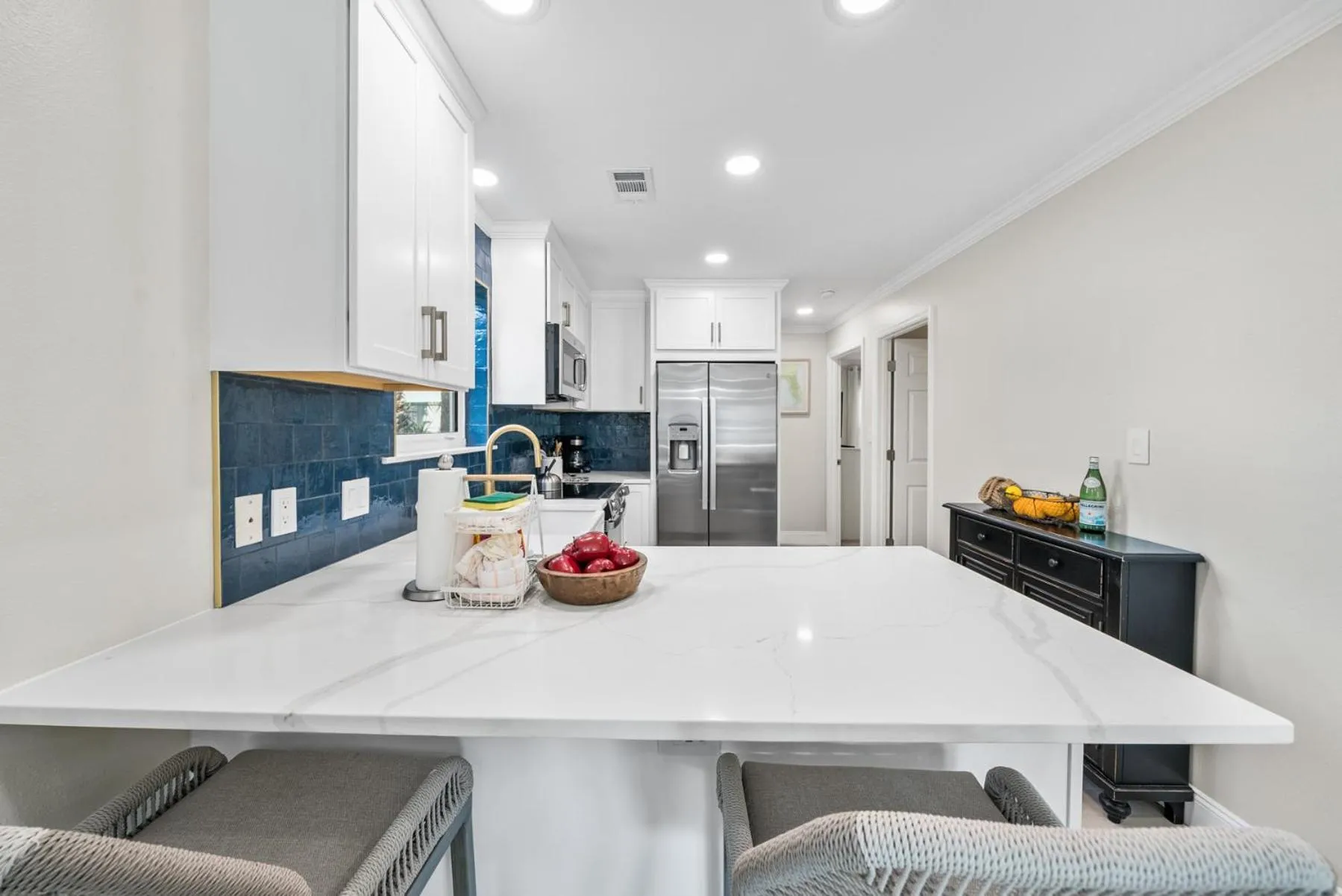 Kitchen or kitchenette in Beachside Villas 811