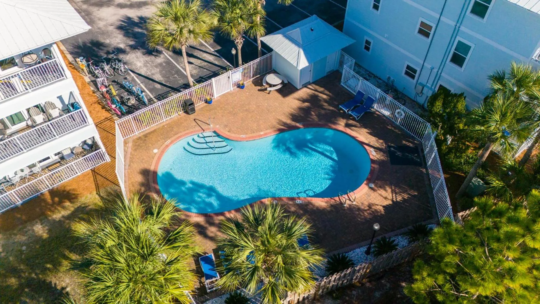 Swimming pool in Beachside Villas 811
