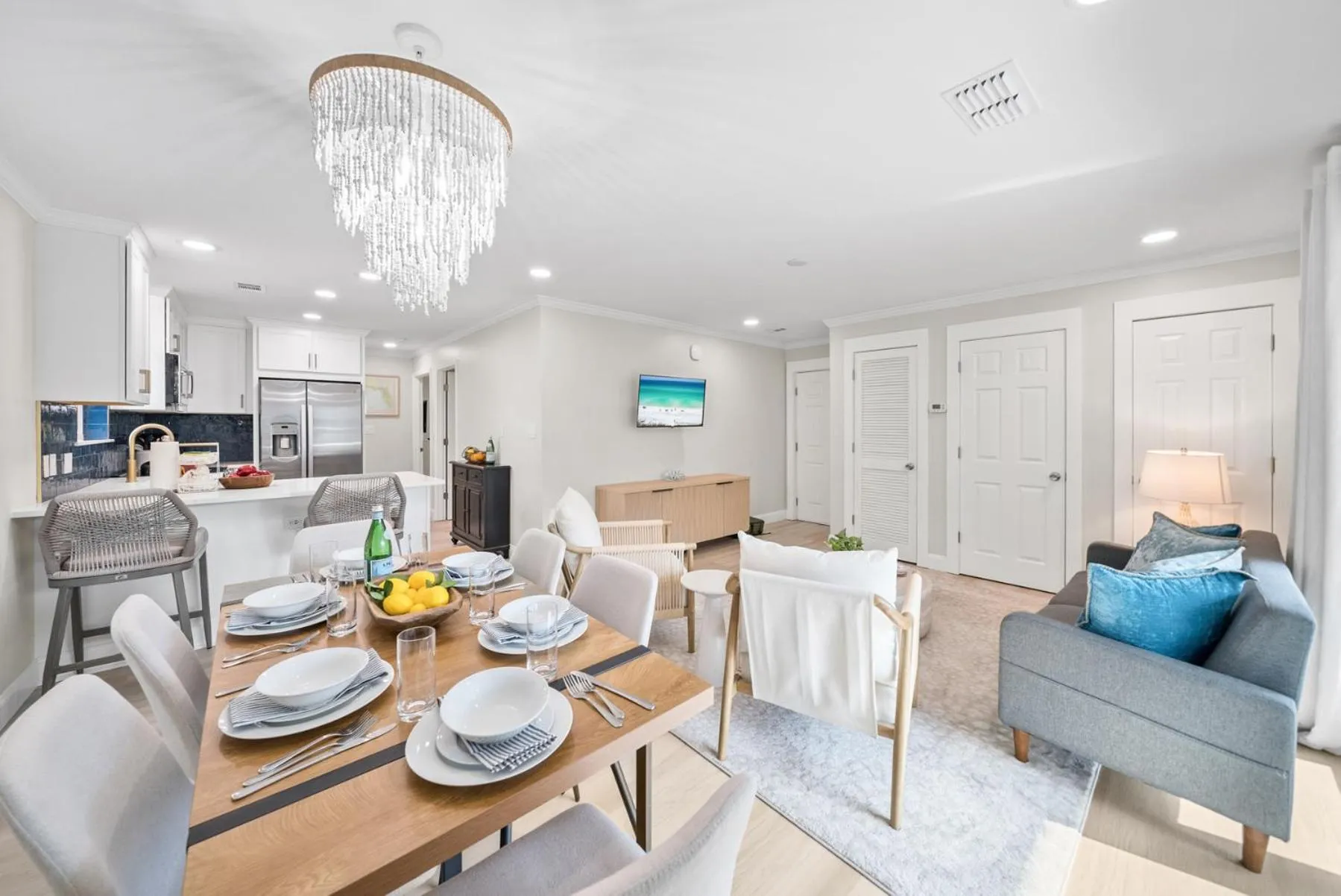 Photo of the whole room in Beachside Villas 811