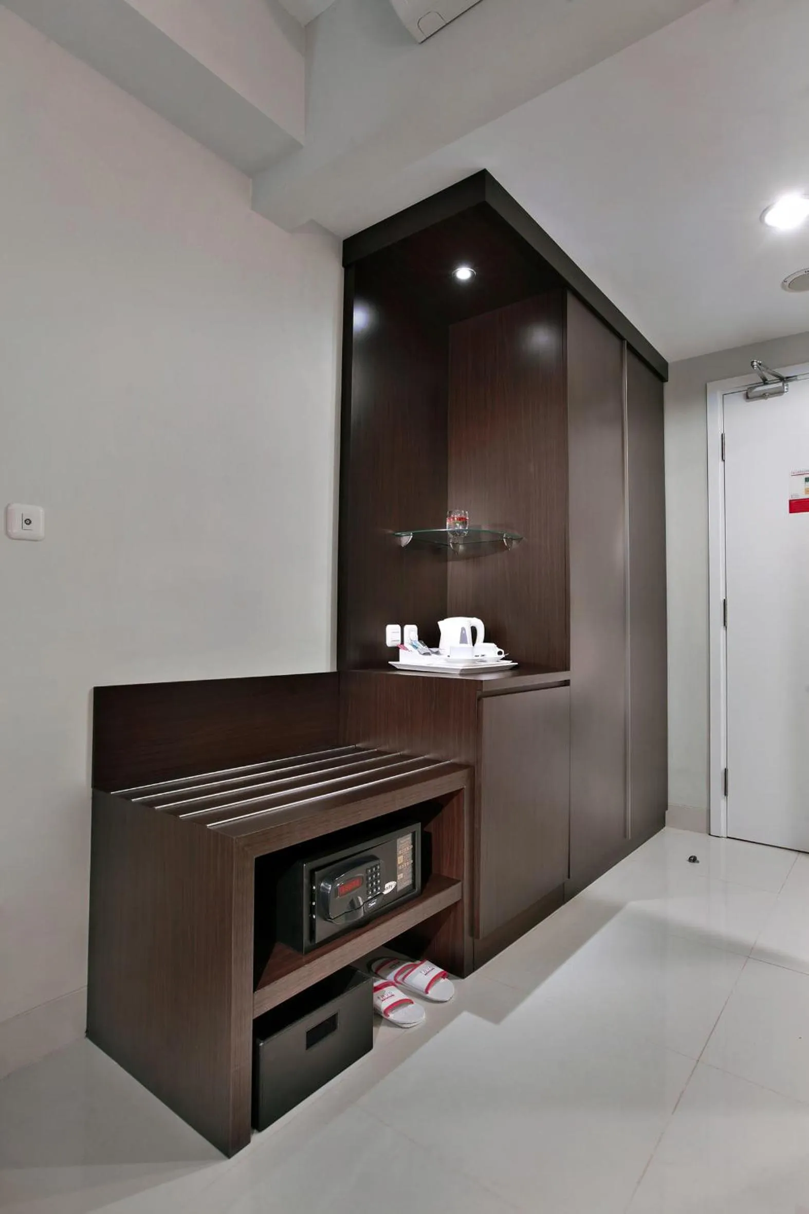 Coffee/tea facilities in favehotel Zainul Arifin