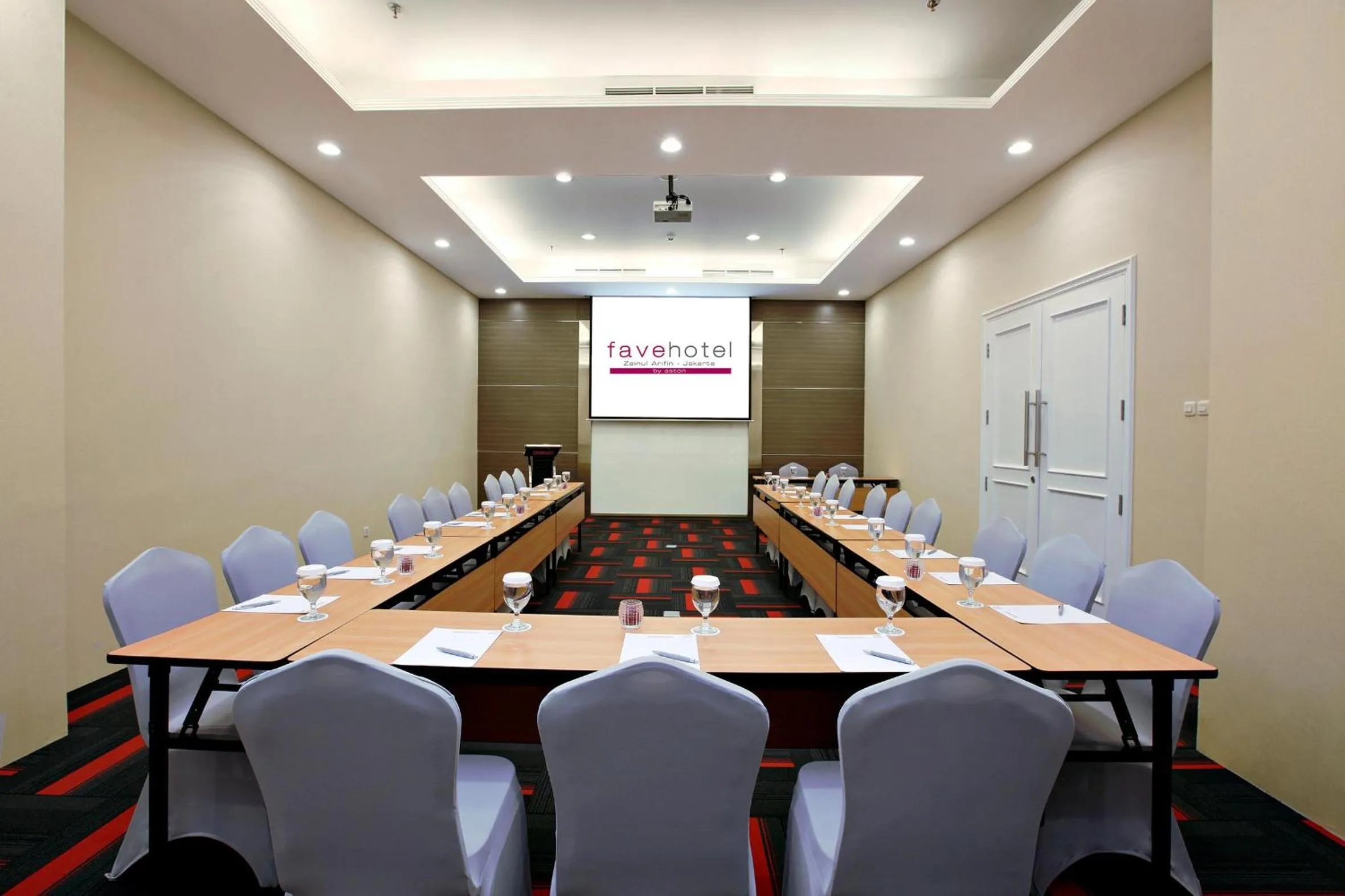 Meeting/conference room in favehotel Zainul Arifin
