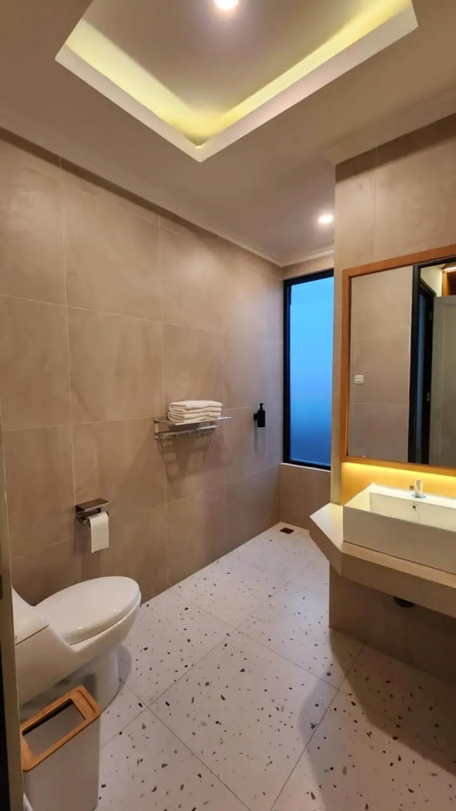 Shower in Nur Alam Hotel Lembang