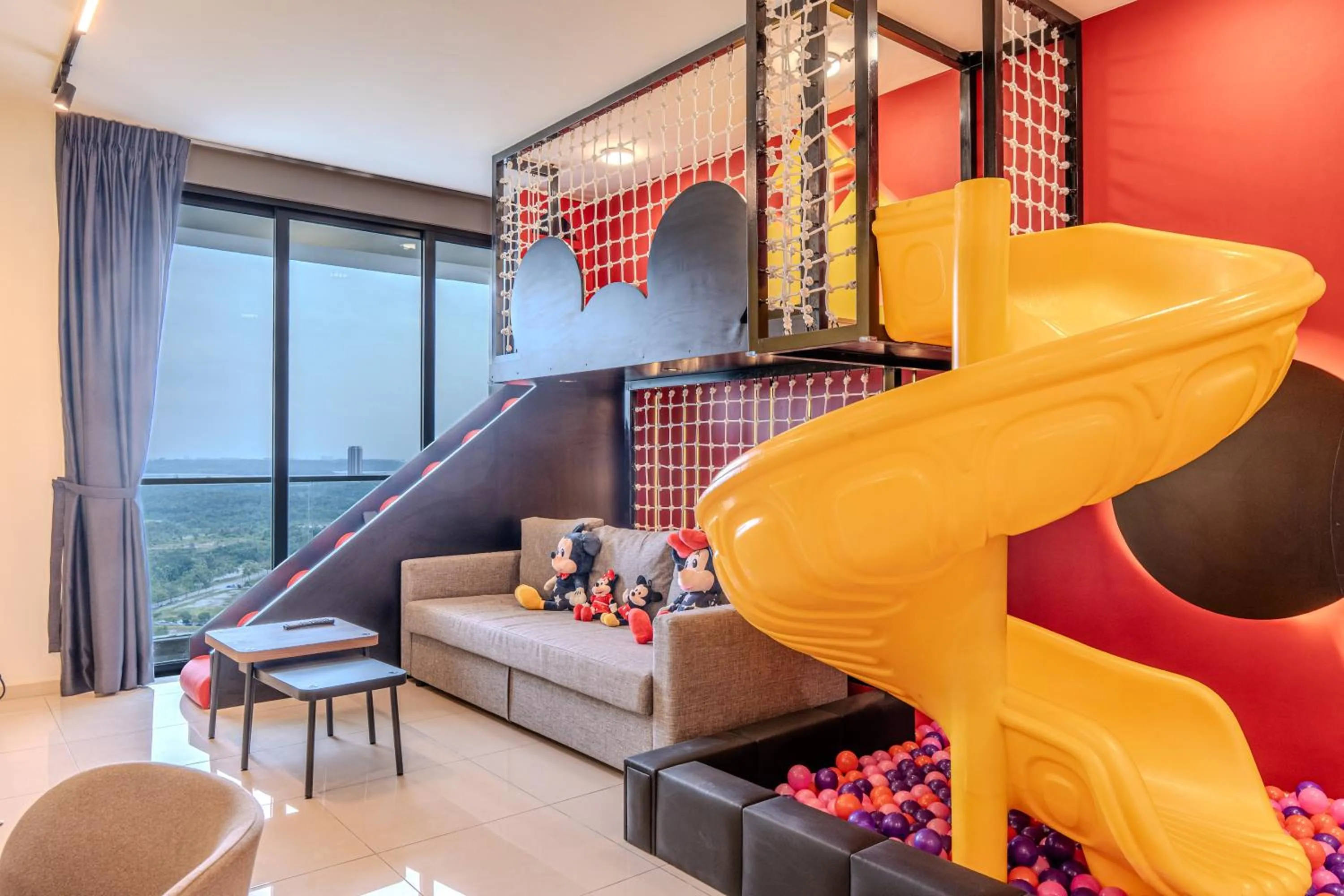 Four-Bedroom Premier Apartment in Macrolink Medini Theme Suite by Nest Home - Near Legoland