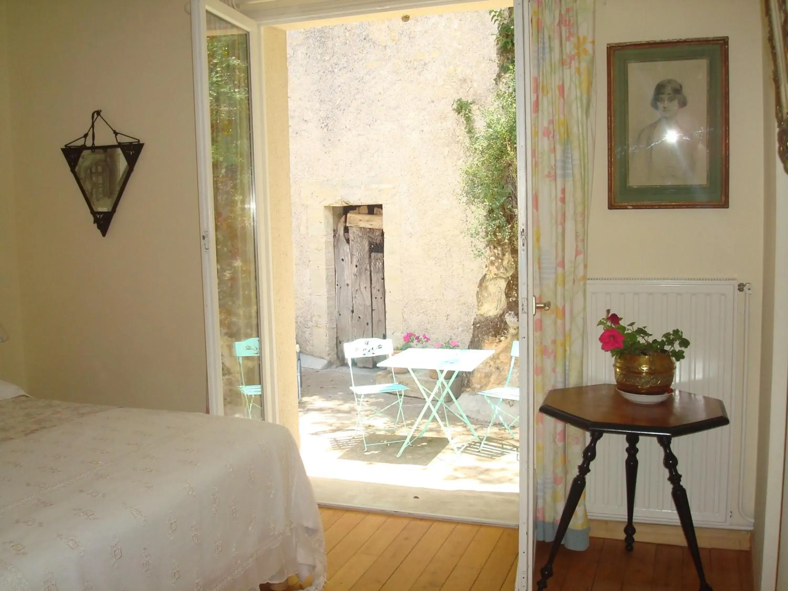 Double Room with Terrace - single occupancy in La Tonnelle de Vouvray Double Room with Terrace - single occupancy in La Tonnelle de Vouvray