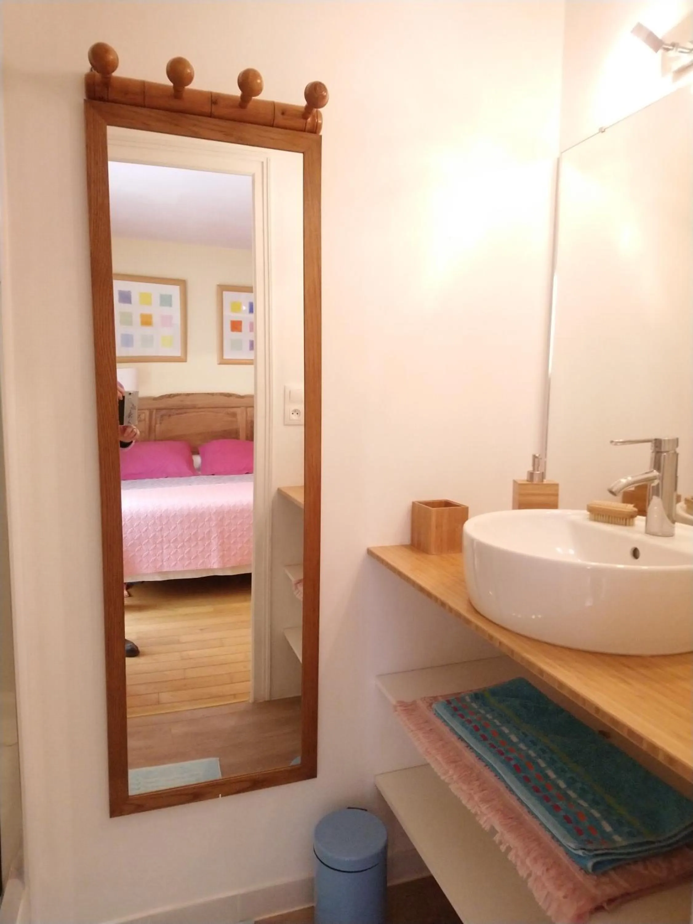 Bathroom, Bed in La Tonnelle de Vouvray