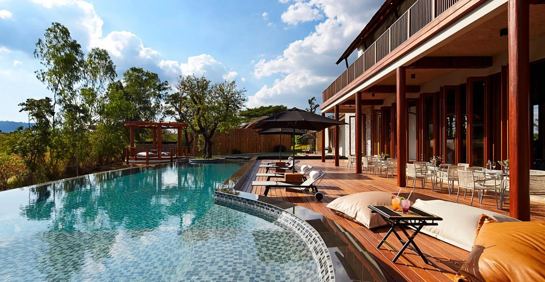 Restaurant/places to eat in Boribot Pool Resort