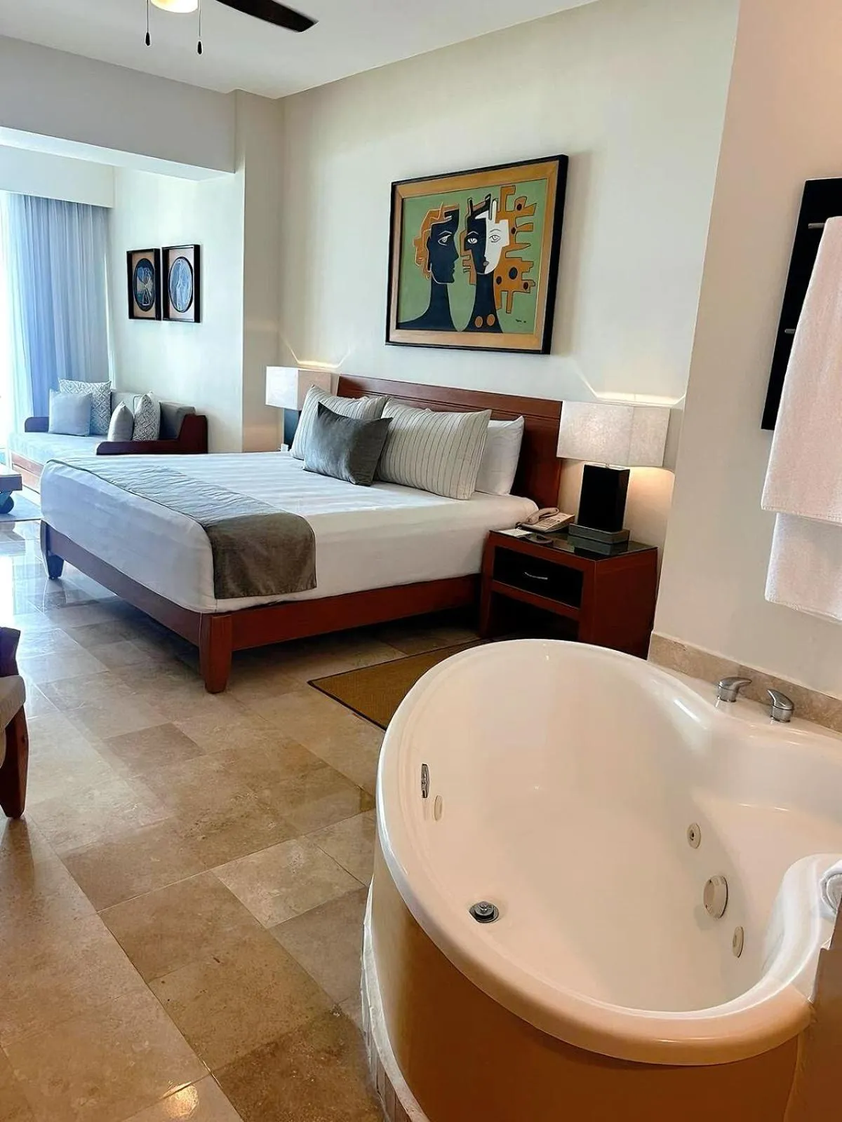 View (from property/room), Bed in Grand Ocean Breeze Acapulco