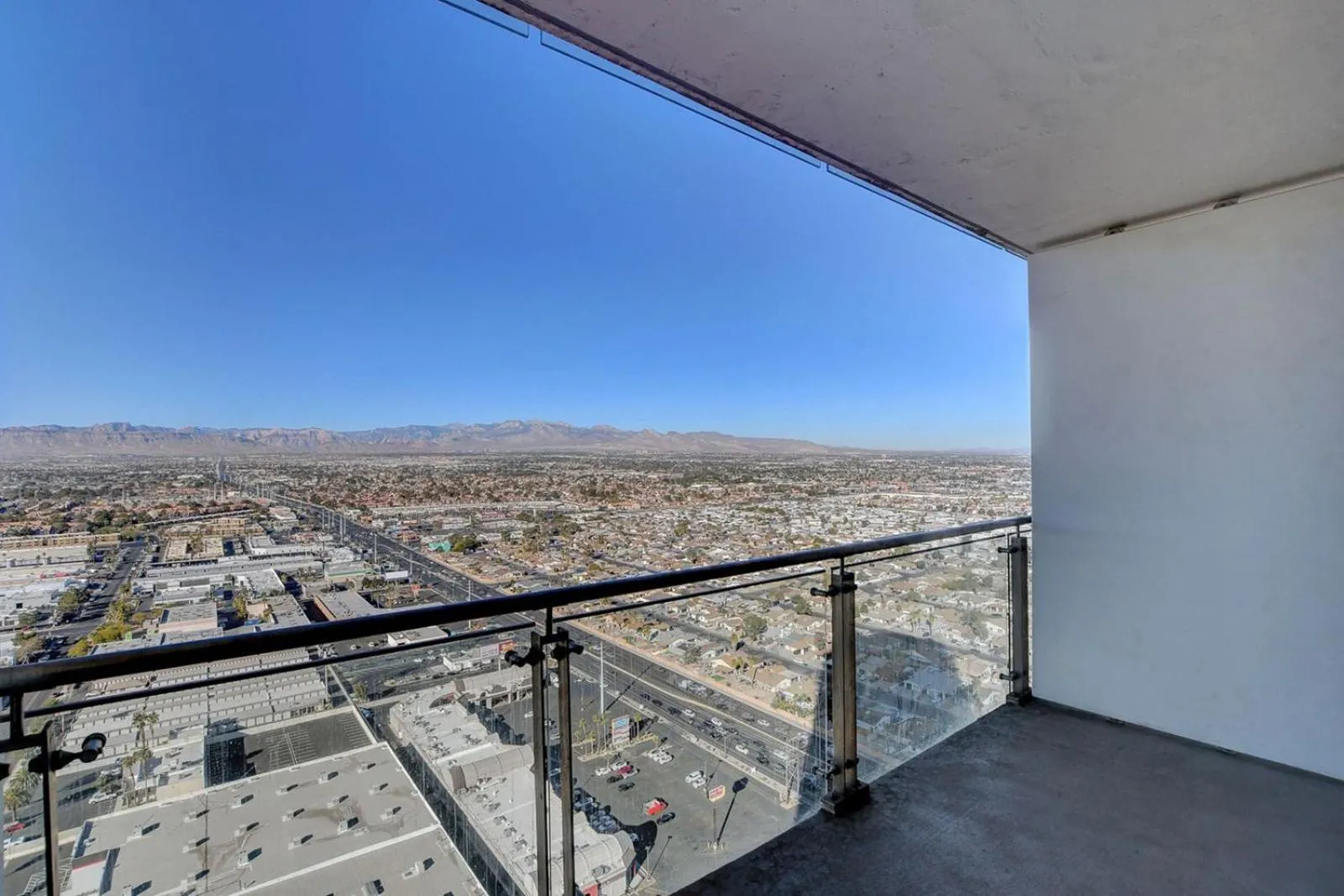 Palms Place 51st floor with Strip views and Balcony