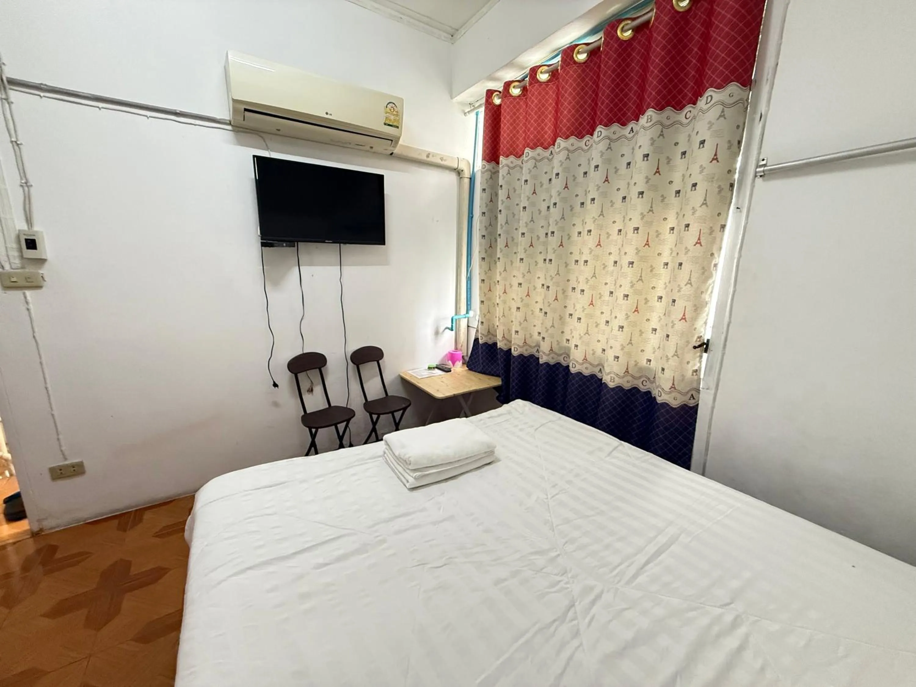 Bed in Happyland Guesthouse