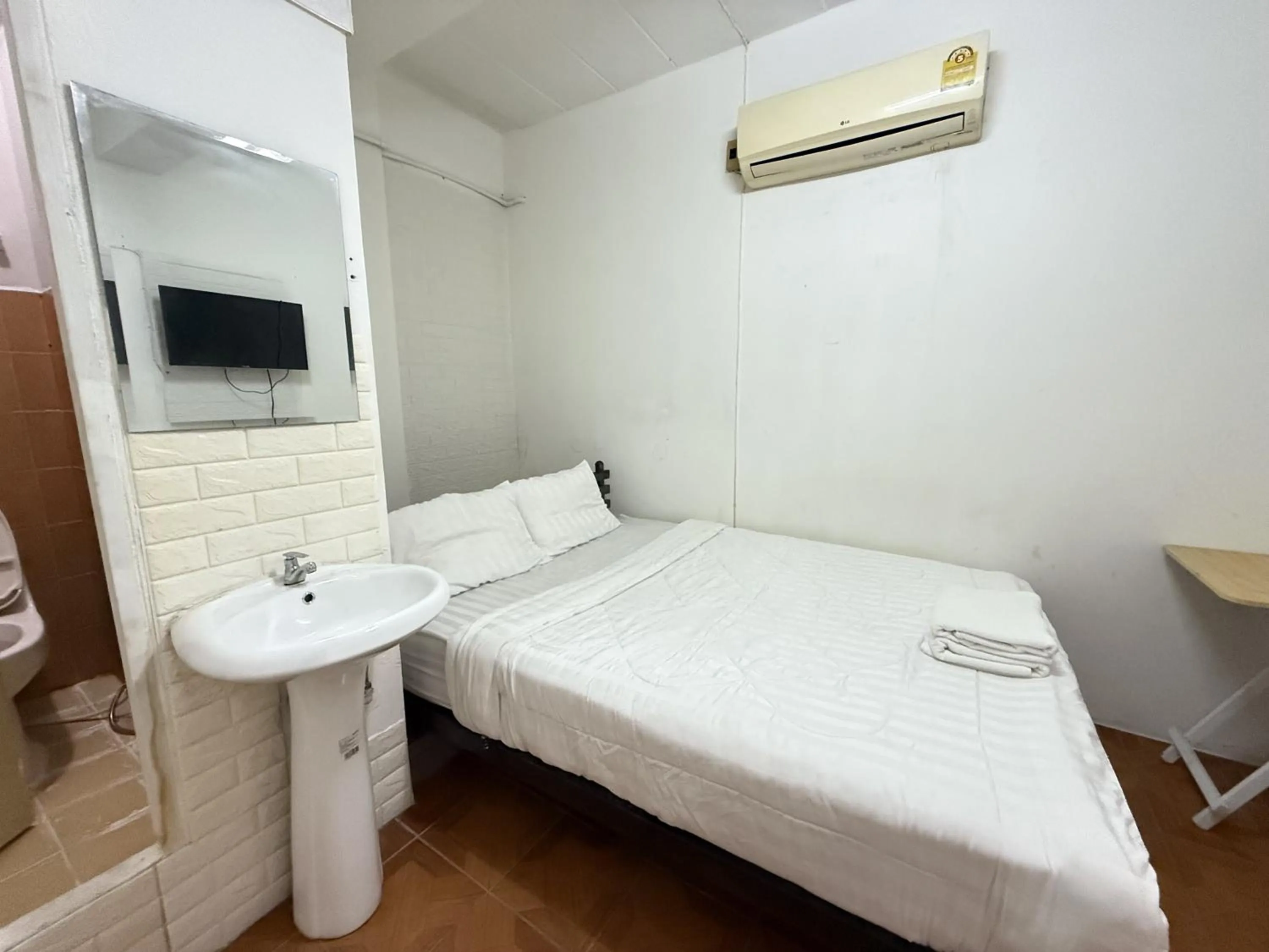 Bed in Happyland Guesthouse