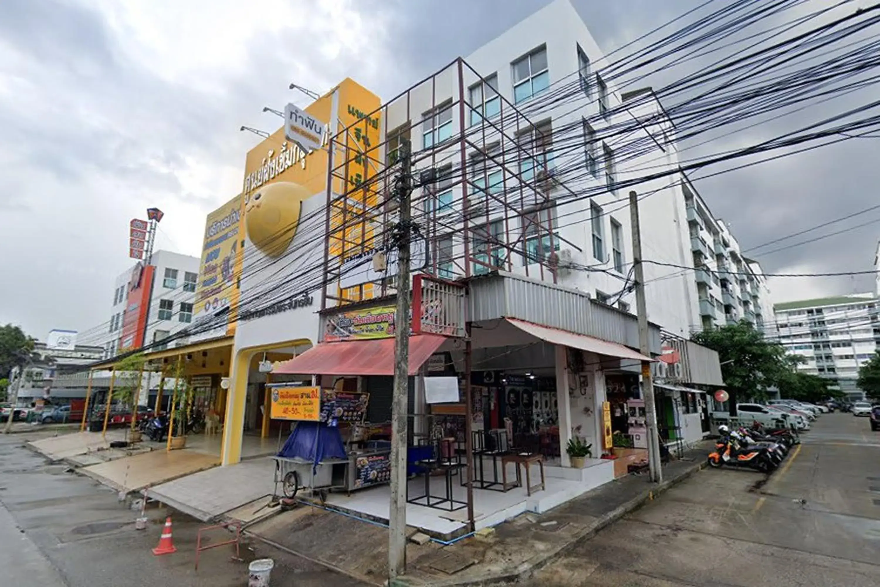 Property building in Happyland Guesthouse Property building in Happyland Guesthouse