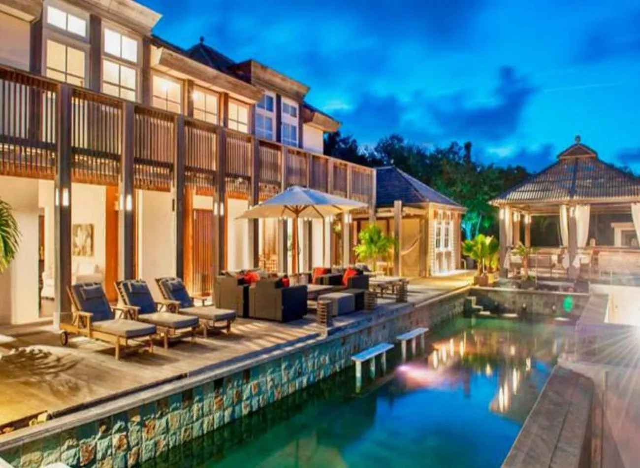 Property building in Whale Tails Island Suites & Villas
