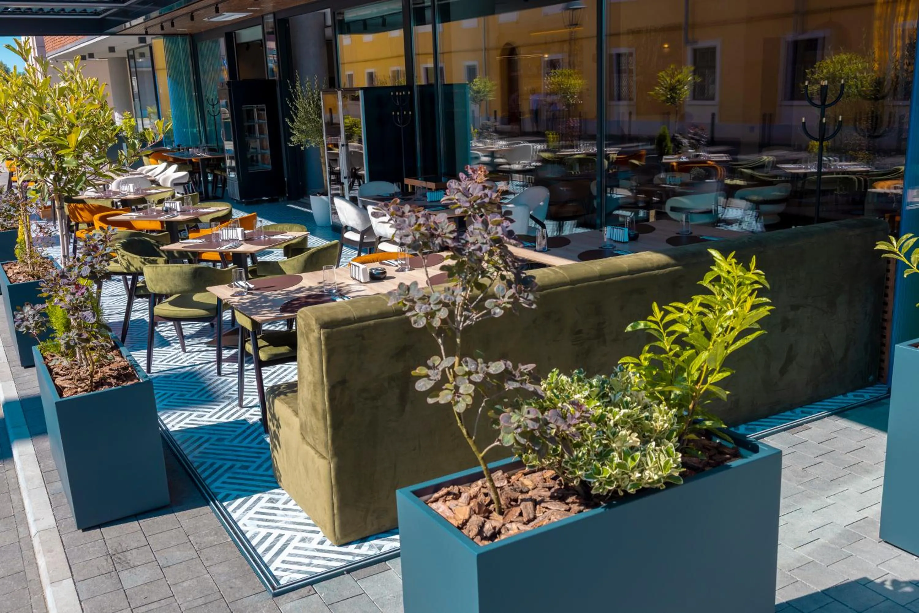 Restaurant/places to eat in ONE Hotel
