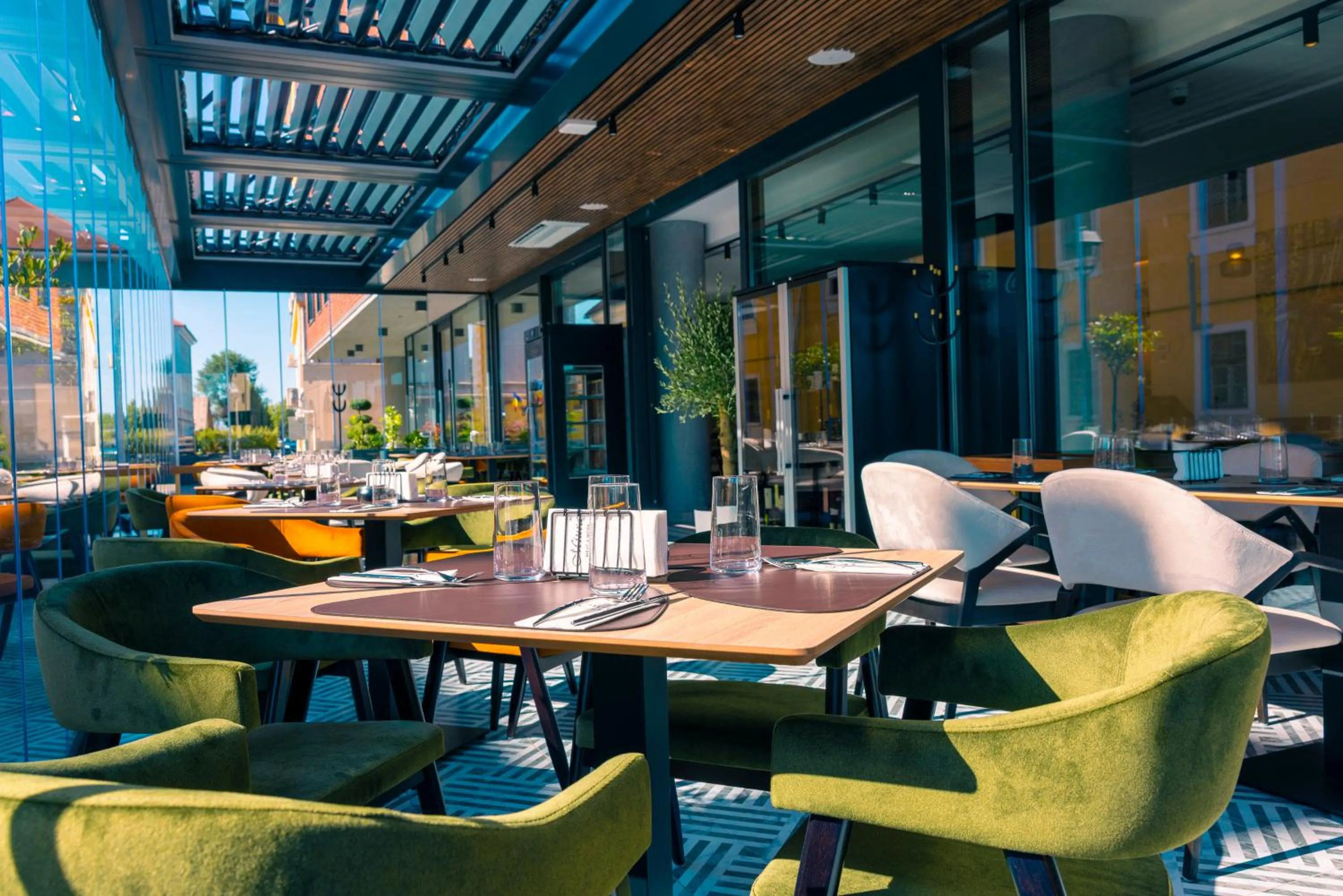 Restaurant/places to eat in ONE Hotel