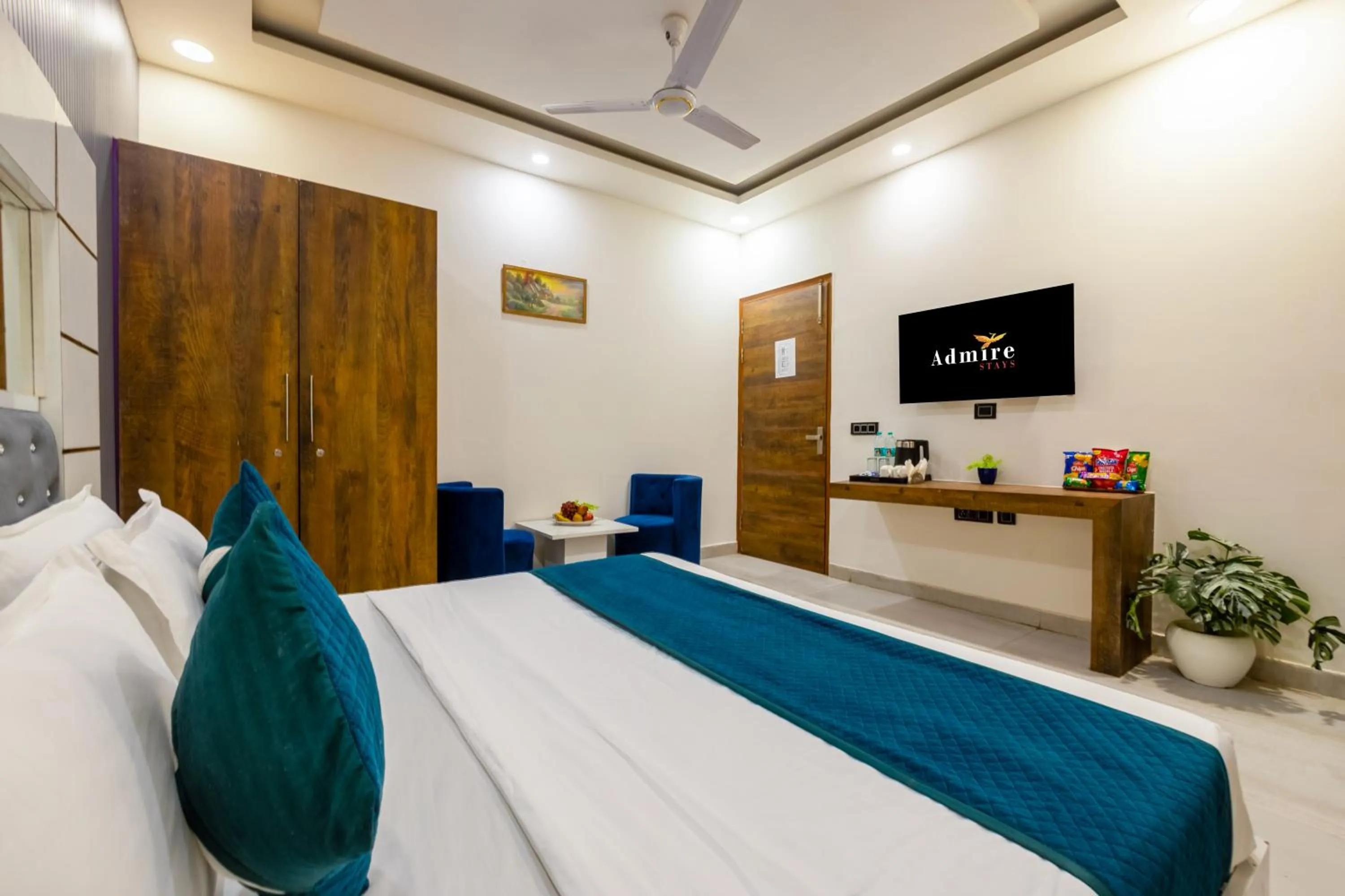 Communal lounge/ TV room, Bed in The Metro Stay by ASPL