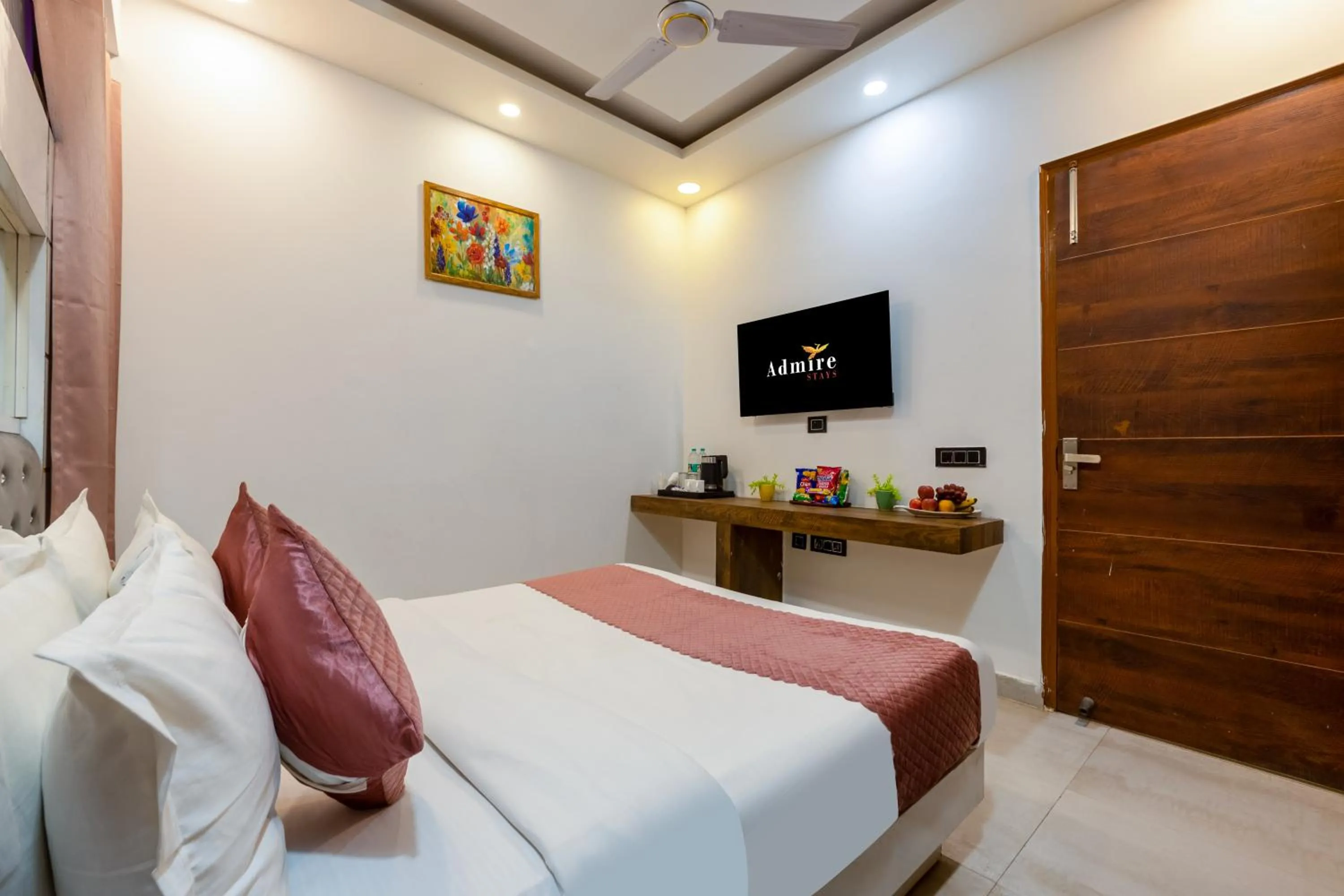 Communal lounge/ TV room, Bed in The Metro Stay by ASPL