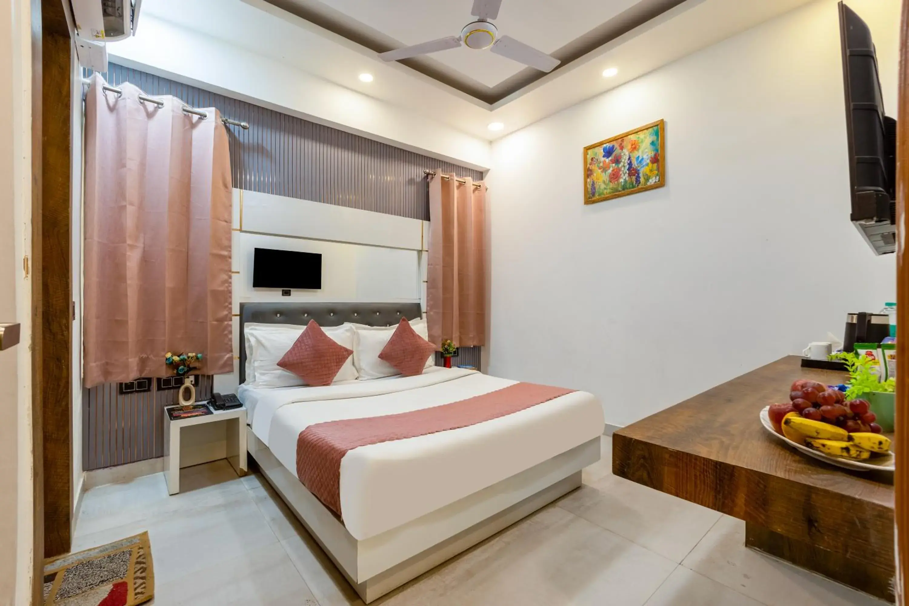 Standard Double Room - single occupancy in The Metro Stay by ASPL Standard Double Room - single occupancy in The Metro Stay by ASPL