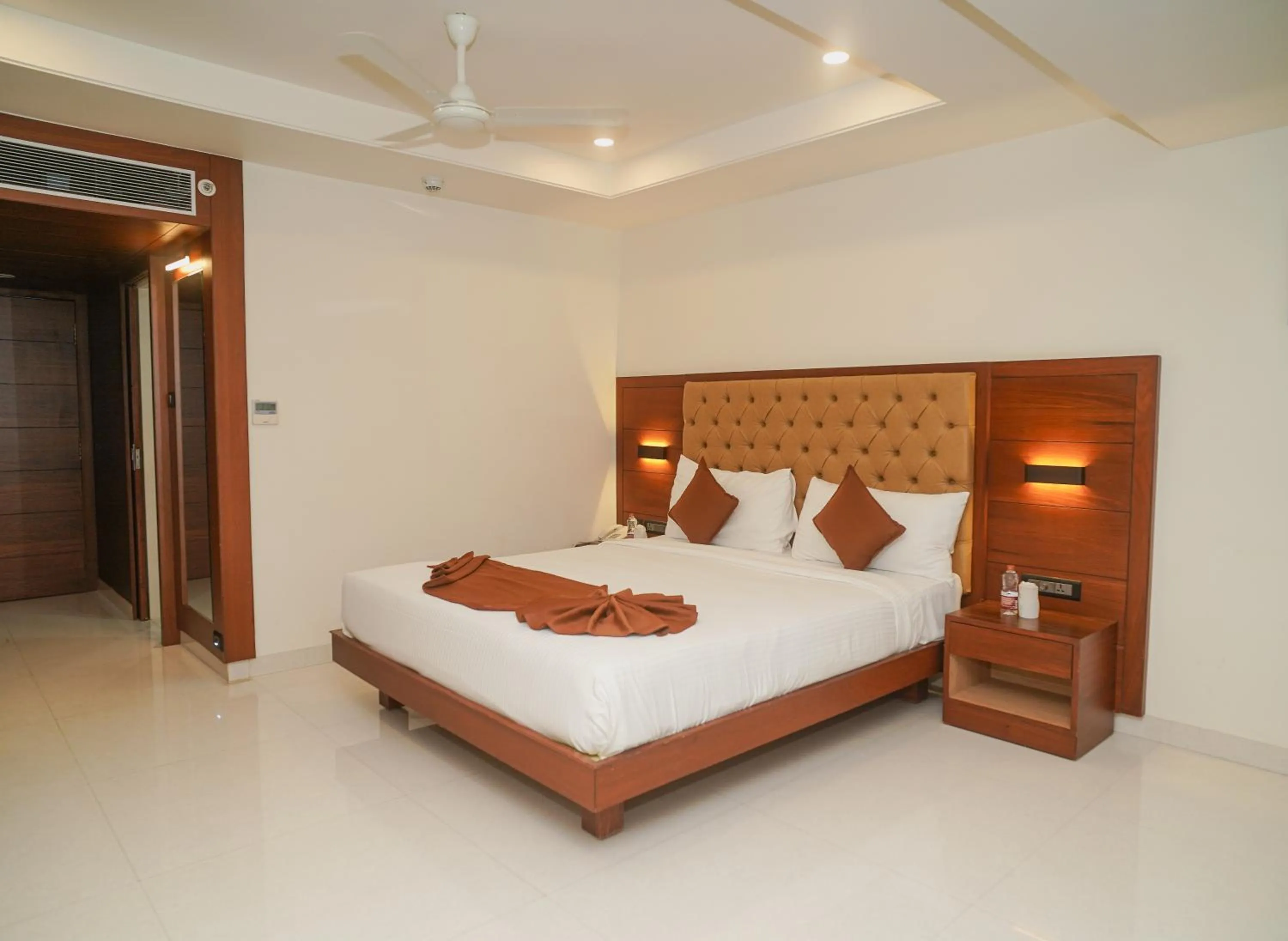 Photo of the whole room, Bed in Royal Ritis Hubballi