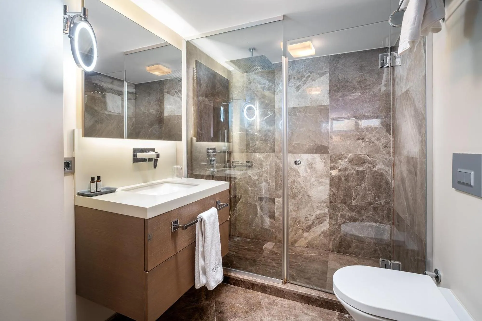 Shower in Sentire Hotels & Residences Taksim