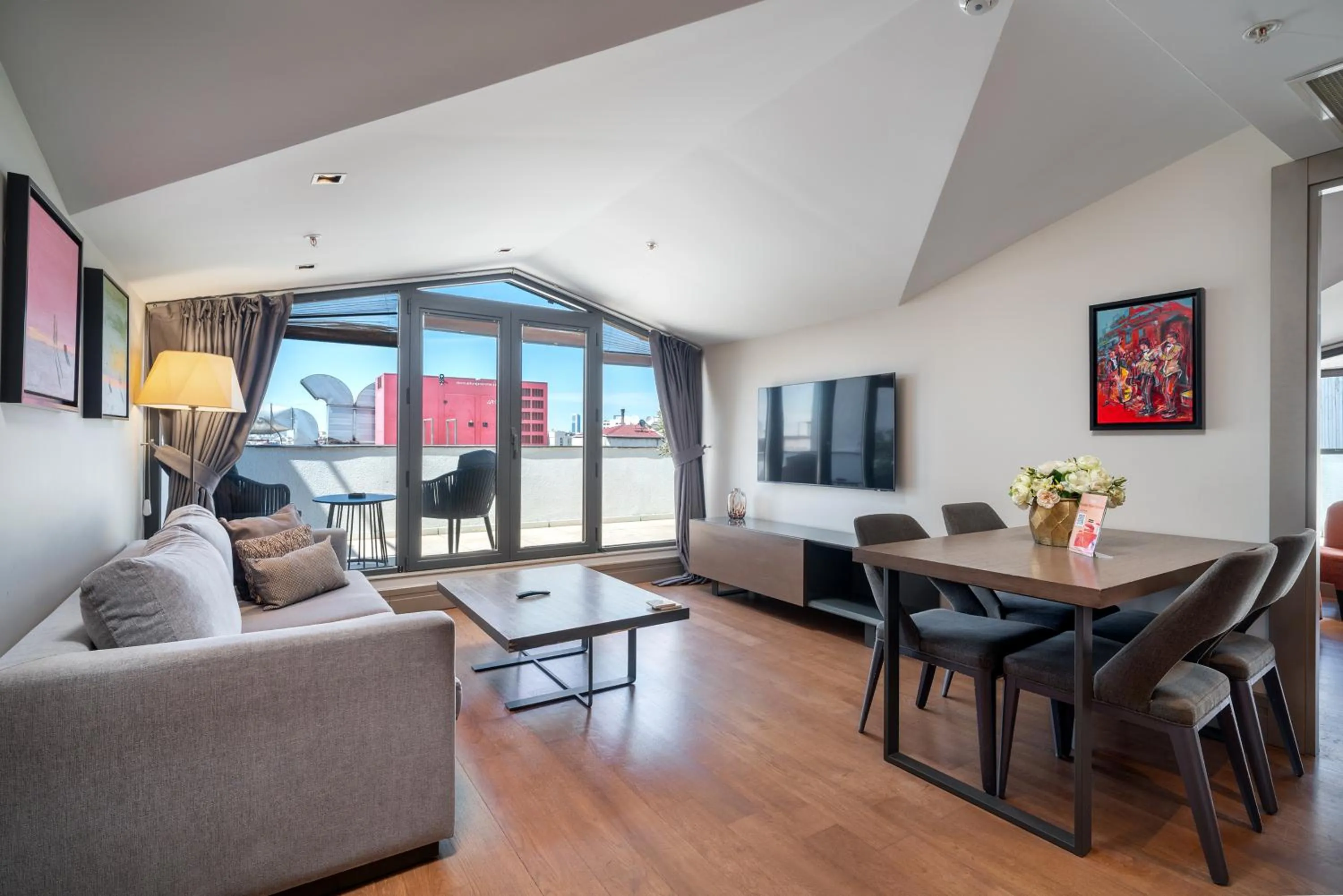 TV and multimedia in Sentire Hotels & Residences Taksim