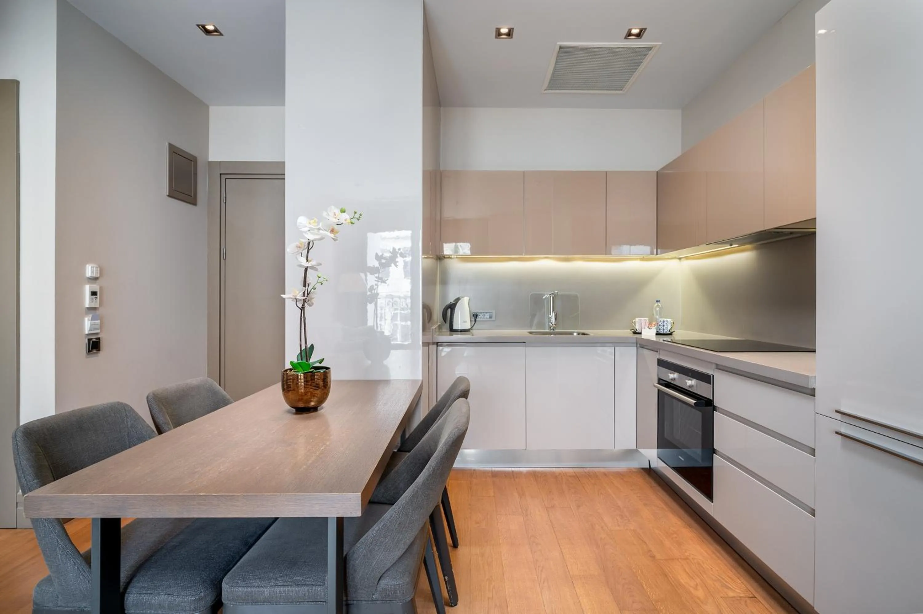 Kitchen or kitchenette in Sentire Hotels & Residences Taksim