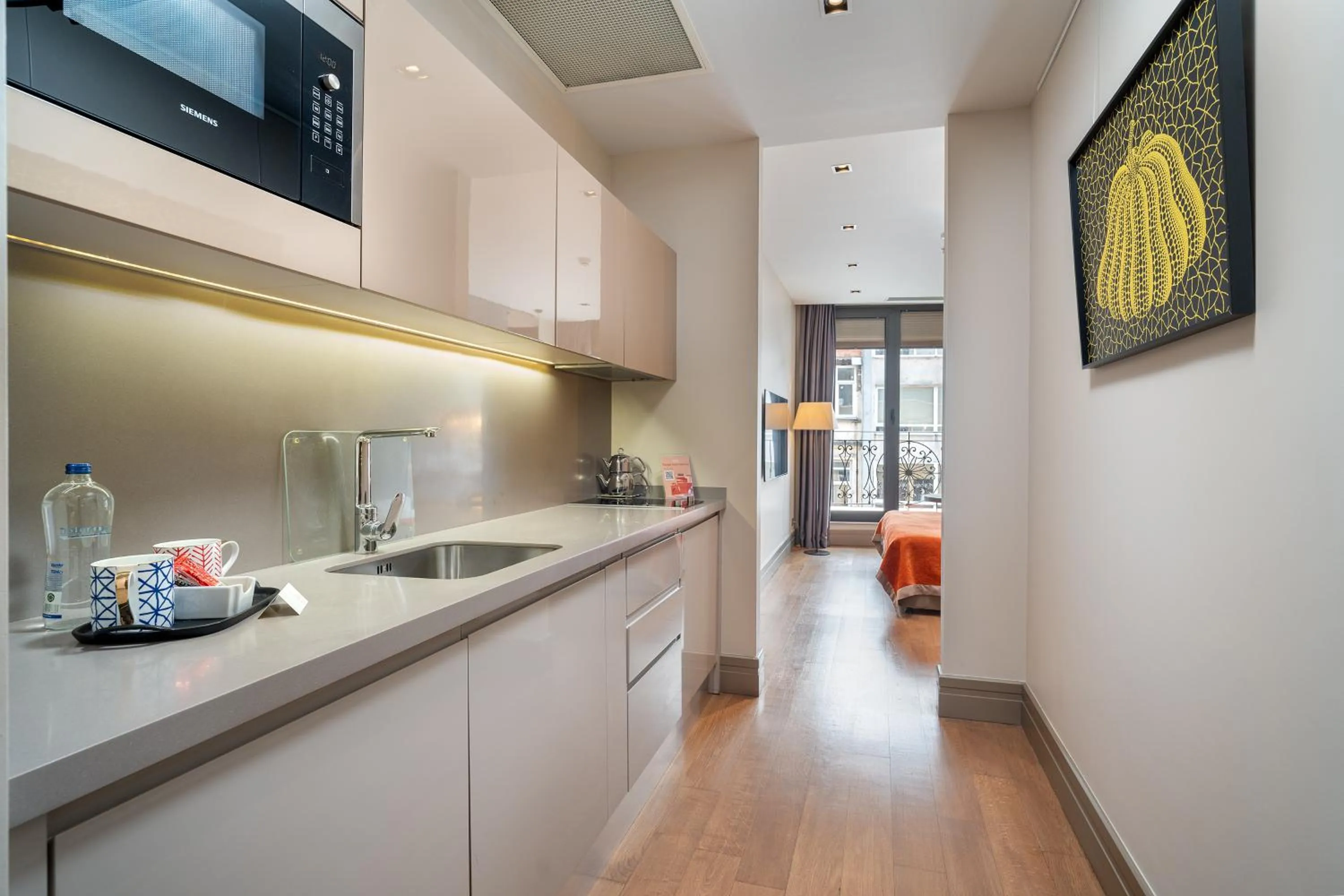 TV and multimedia in Sentire Hotels & Residences Taksim