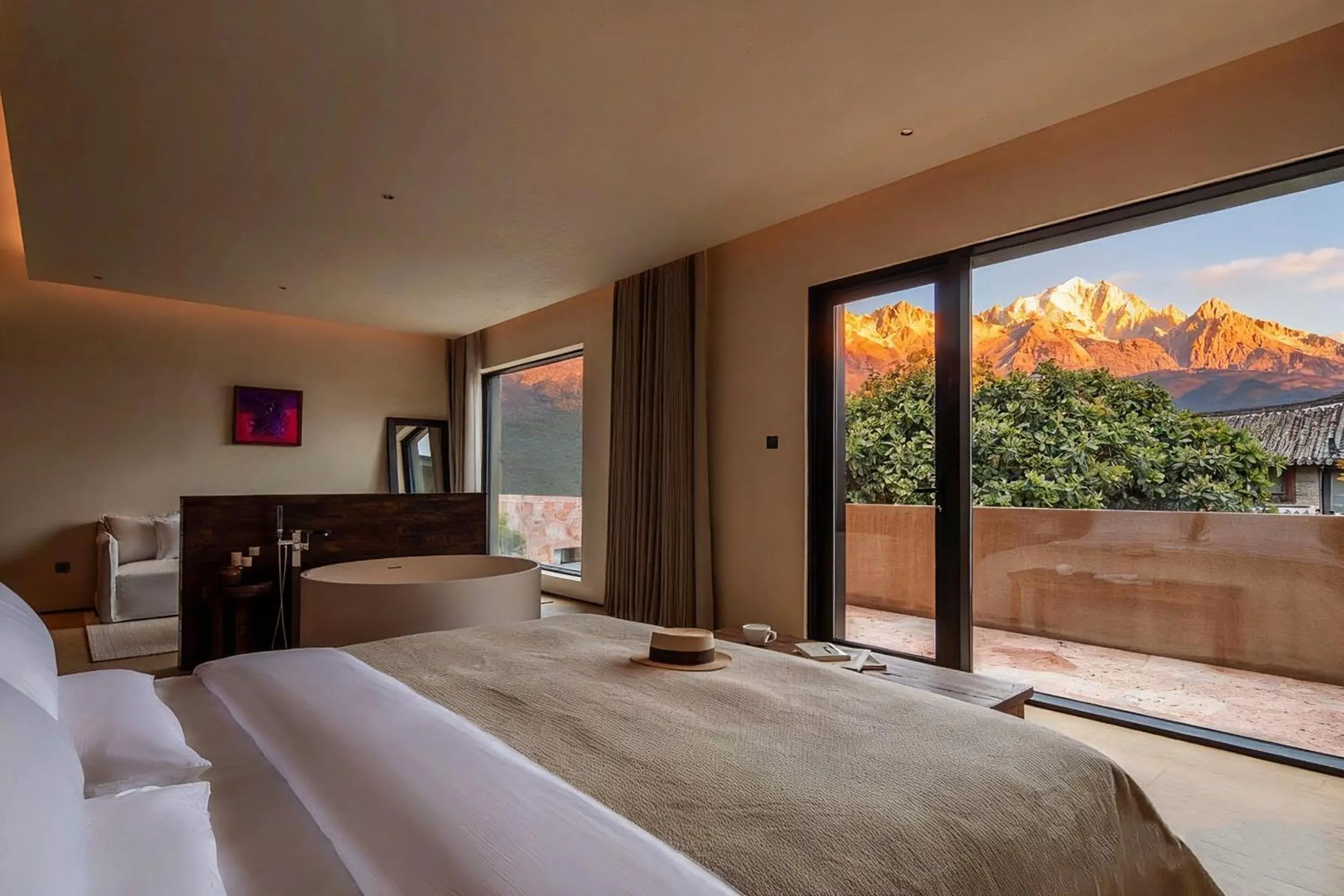 Mucheng Xichi Snow Mountain Art Resort Hotel (Baisha Ancient Town Branch)