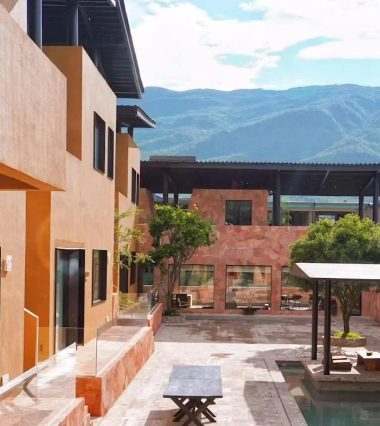 Mucheng Xichi Snow Mountain Art Resort Hotel (Baisha Ancient Town Branch)