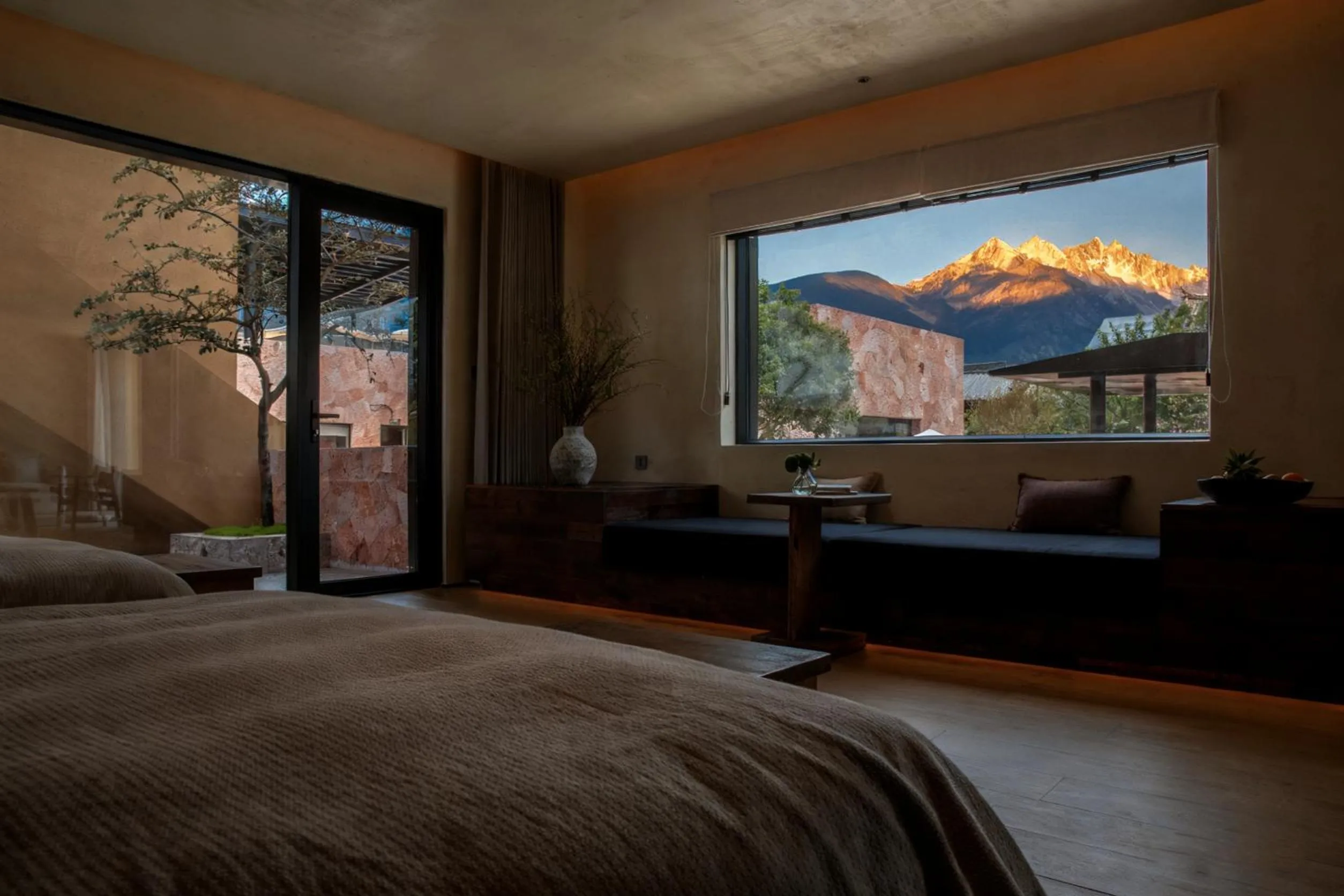 Mucheng Xichi Snow Mountain Art Resort Hotel (Baisha Ancient Town Branch)