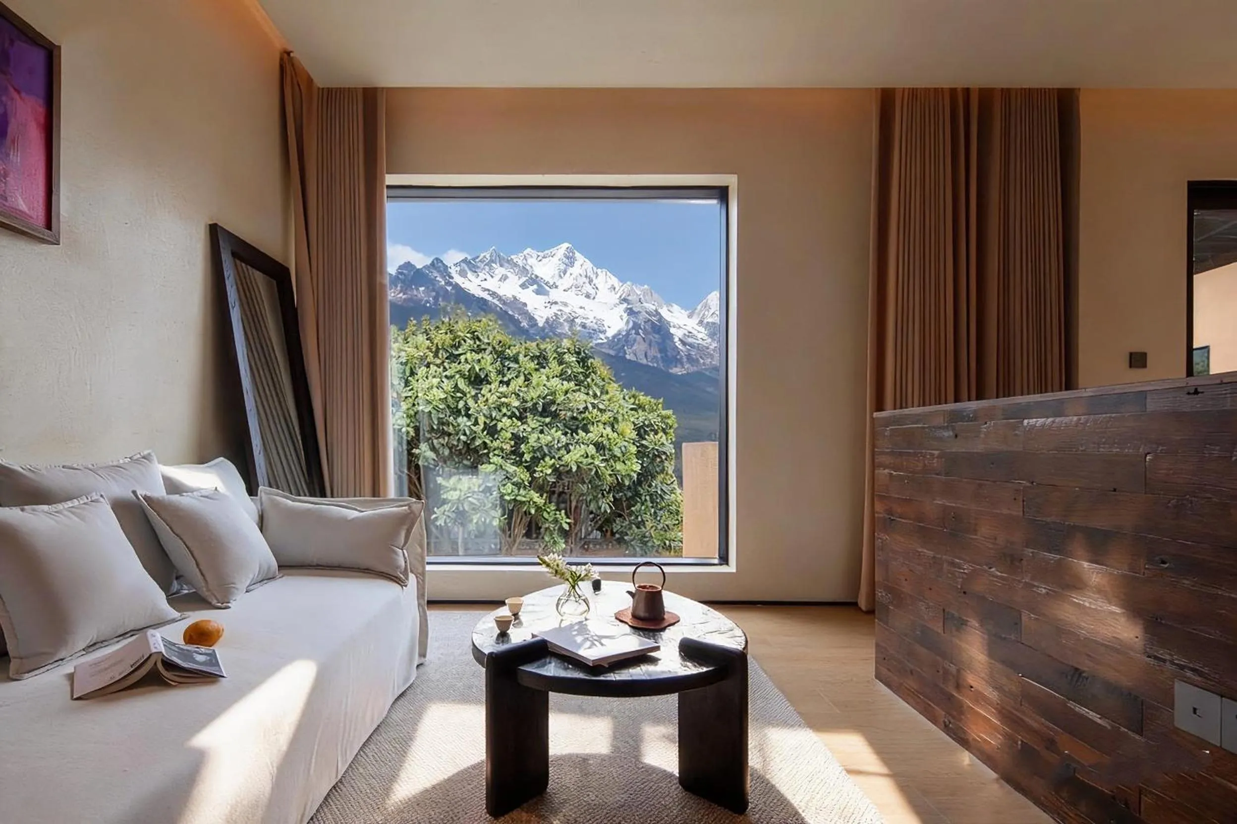Mucheng Xichi Snow Mountain Art Resort Hotel (Baisha Ancient Town Branch)