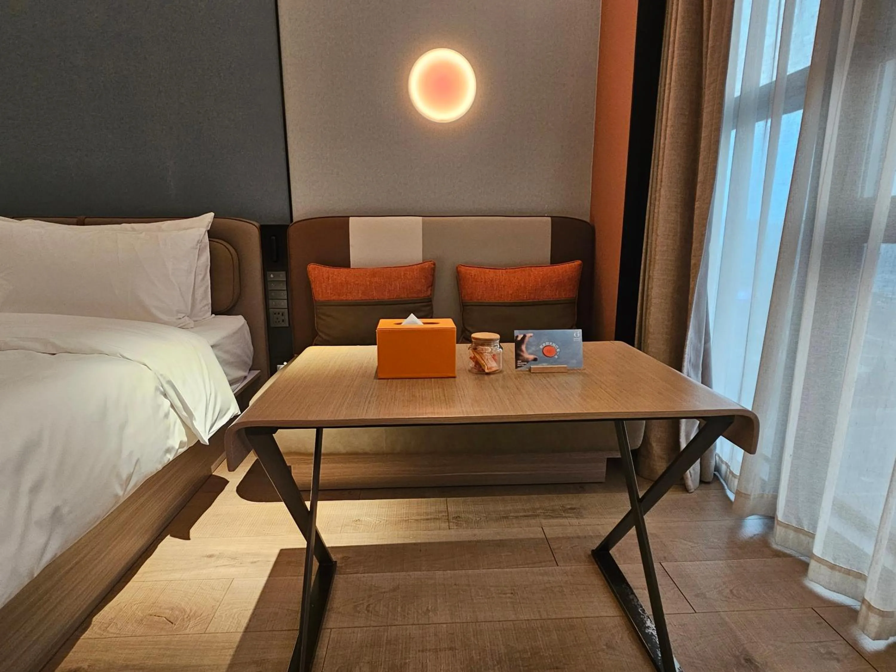 Dining area, Bed in Orange Hotel Beijing Changping Future Science City