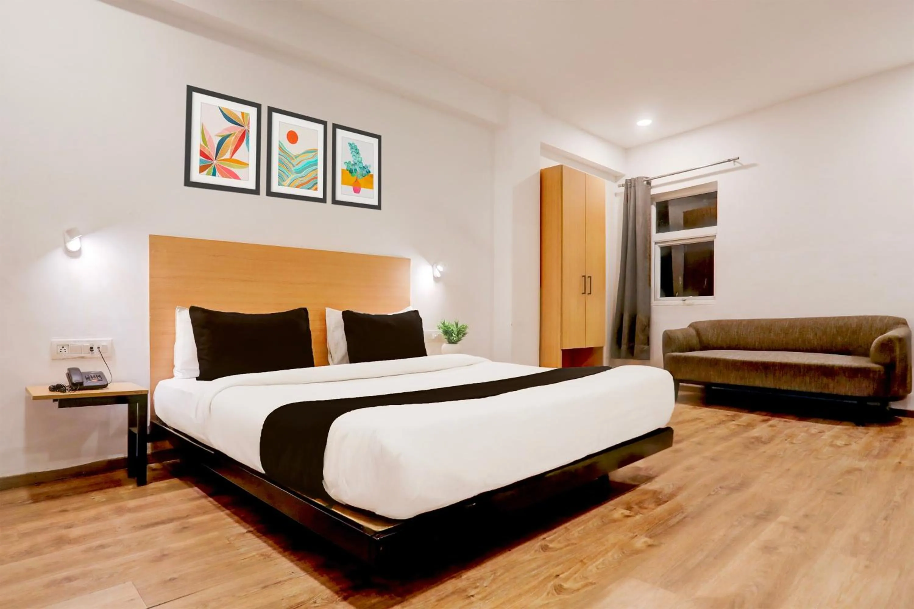 Bedroom, Bed in Super Townhouse Prayagraj Near Railway Station Formerly Santosh Palace