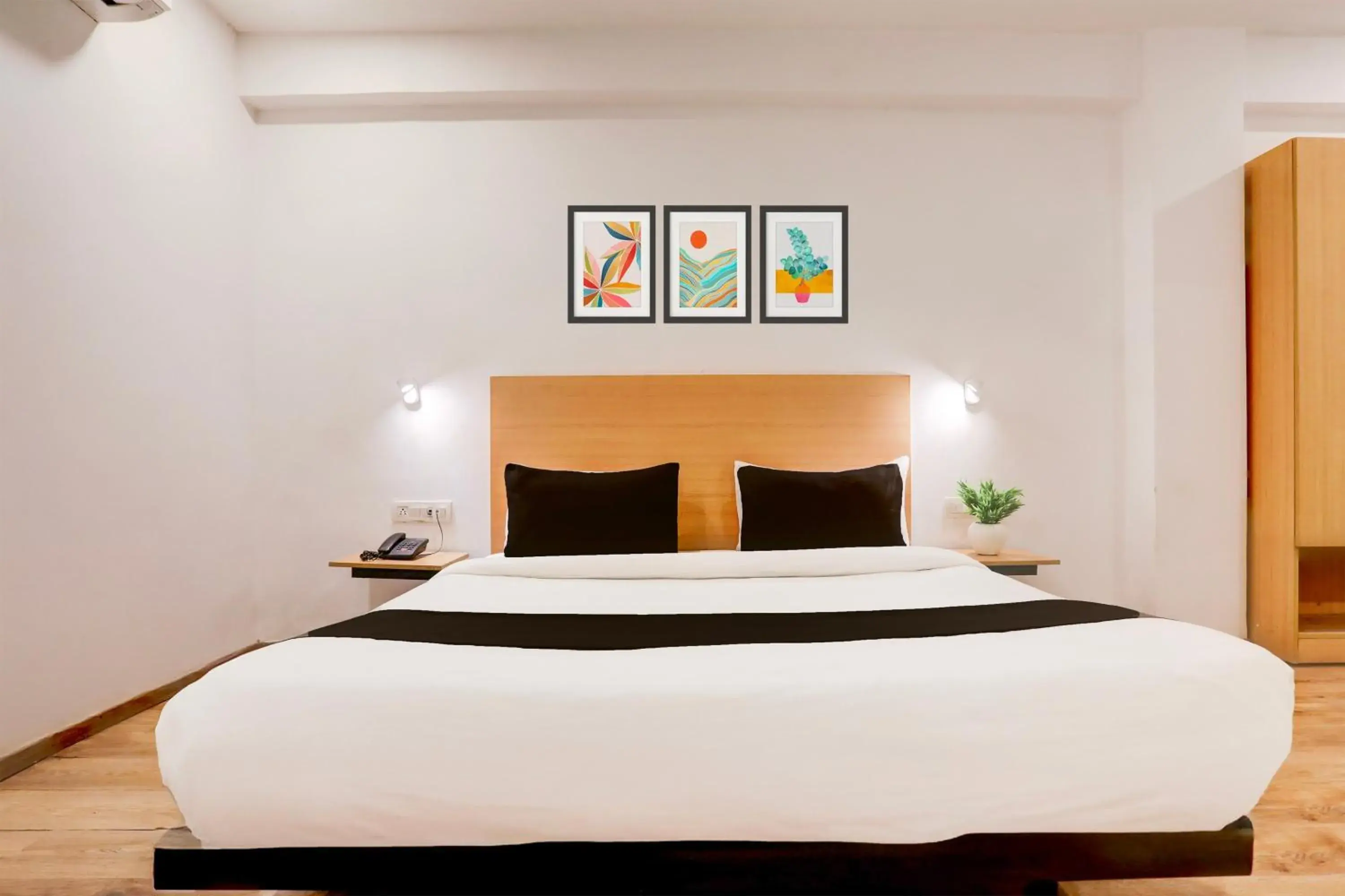 Bedroom, Bed in Super Townhouse Prayagraj Near Railway Station Formerly Santosh Palace Bedroom, Bed in Super Townhouse Prayagraj Near Railway Station Formerly Santosh Palace