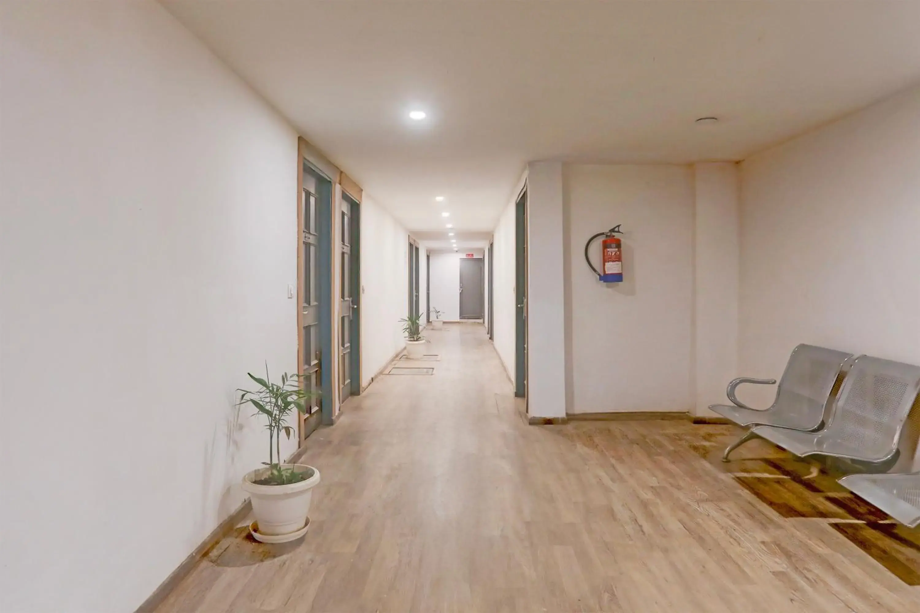 Lobby or reception in Super Townhouse Prayagraj Near Railway Station Formerly Santosh Palace Lobby or reception in Super Townhouse Prayagraj Near Railway Station Formerly Santosh Palace