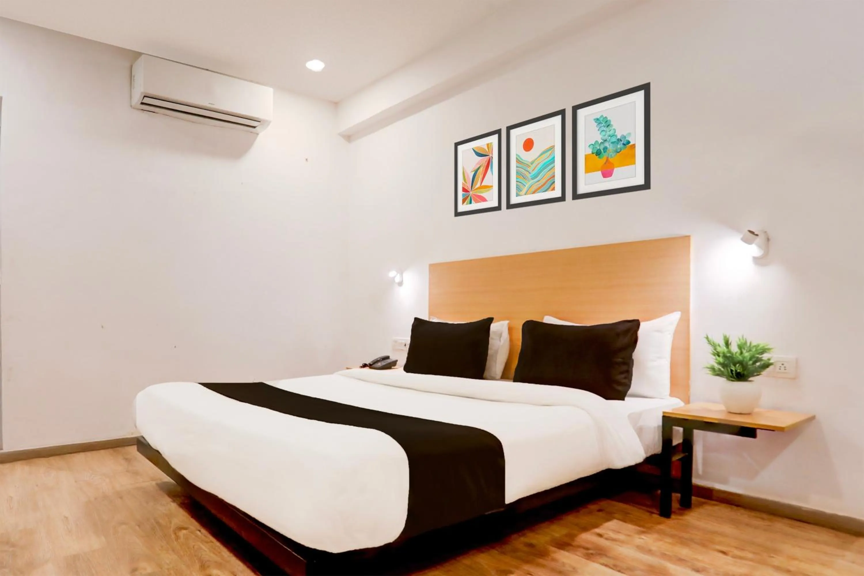 Bedroom, Bed in Super Townhouse Prayagraj Near Railway Station Formerly Santosh Palace