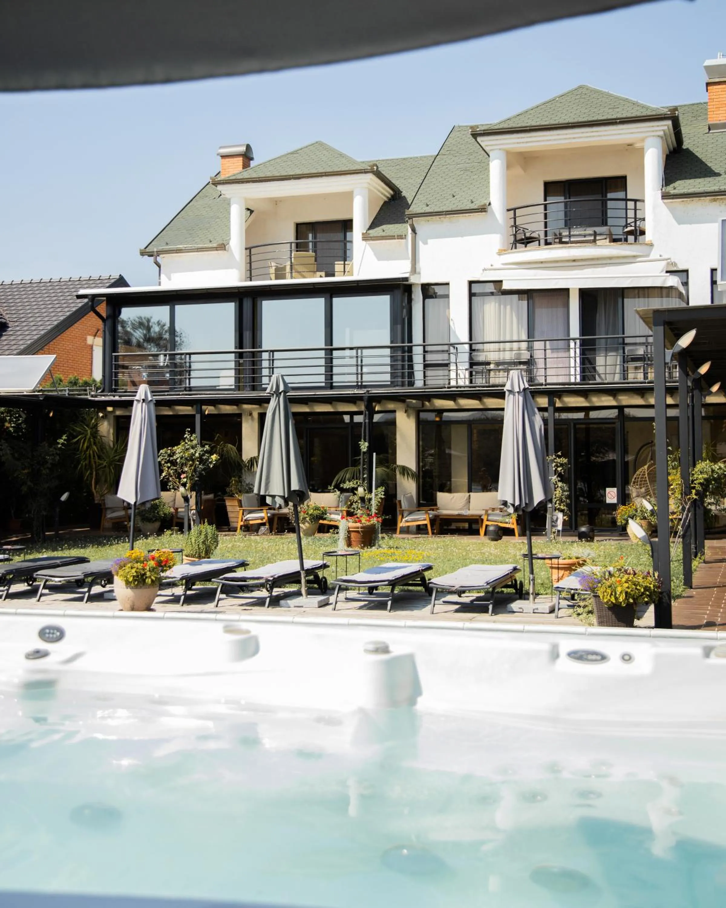 Hot Tub in Guest House Panorama Aqualux with Free Parking