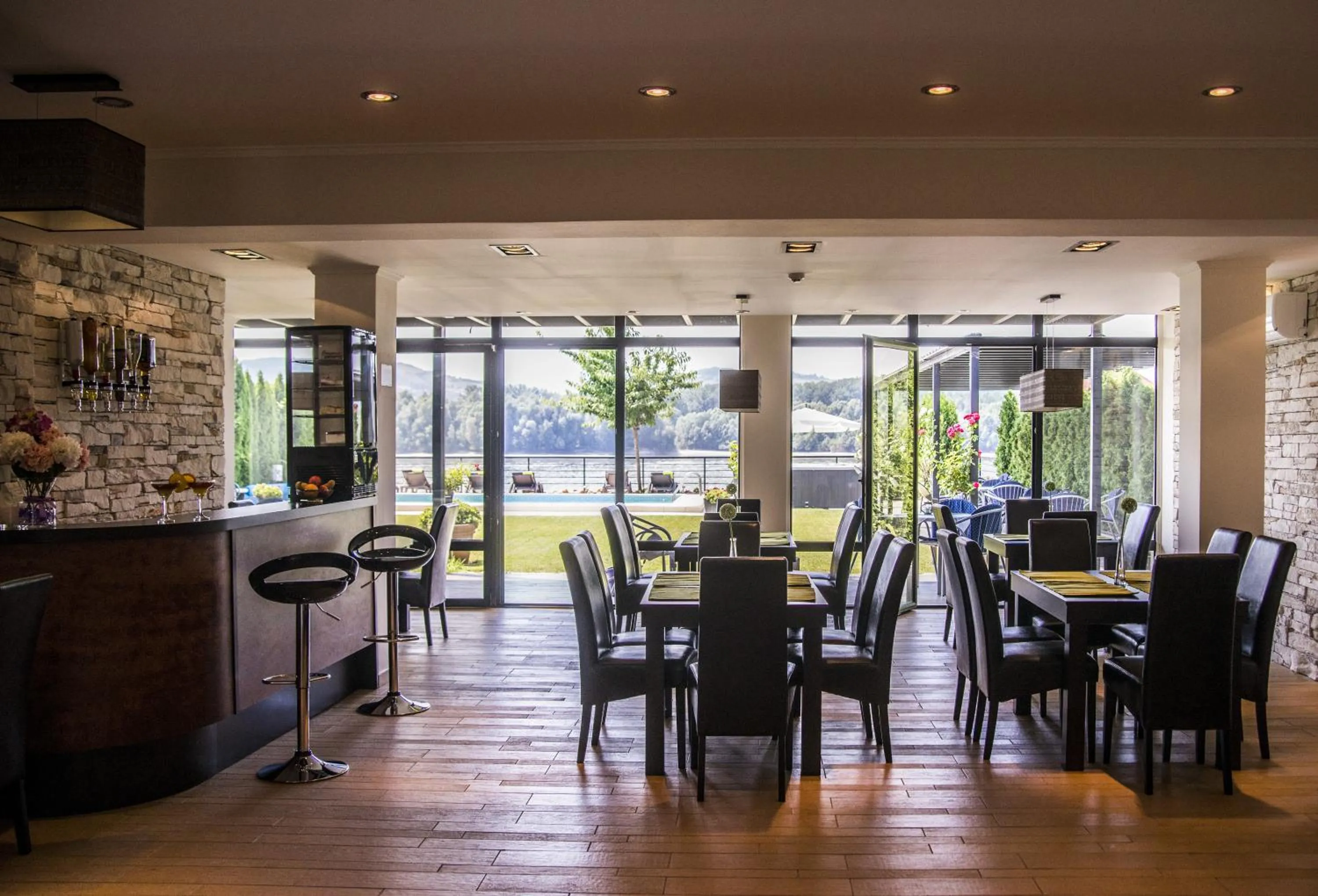 Restaurant/places to eat in Guest House Panorama Aqualux with Free Parking