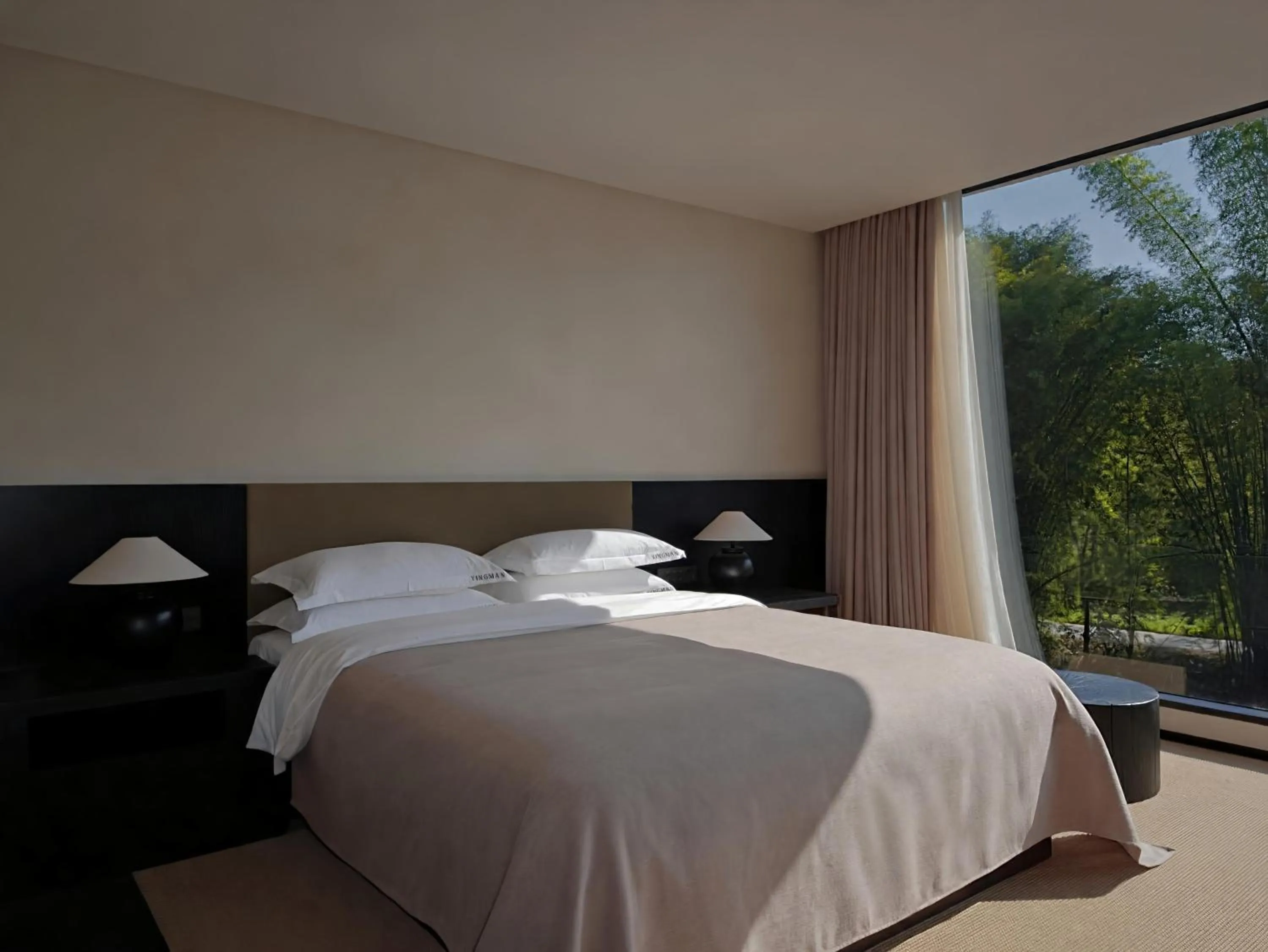 Bed in YINGMAN HOTEL