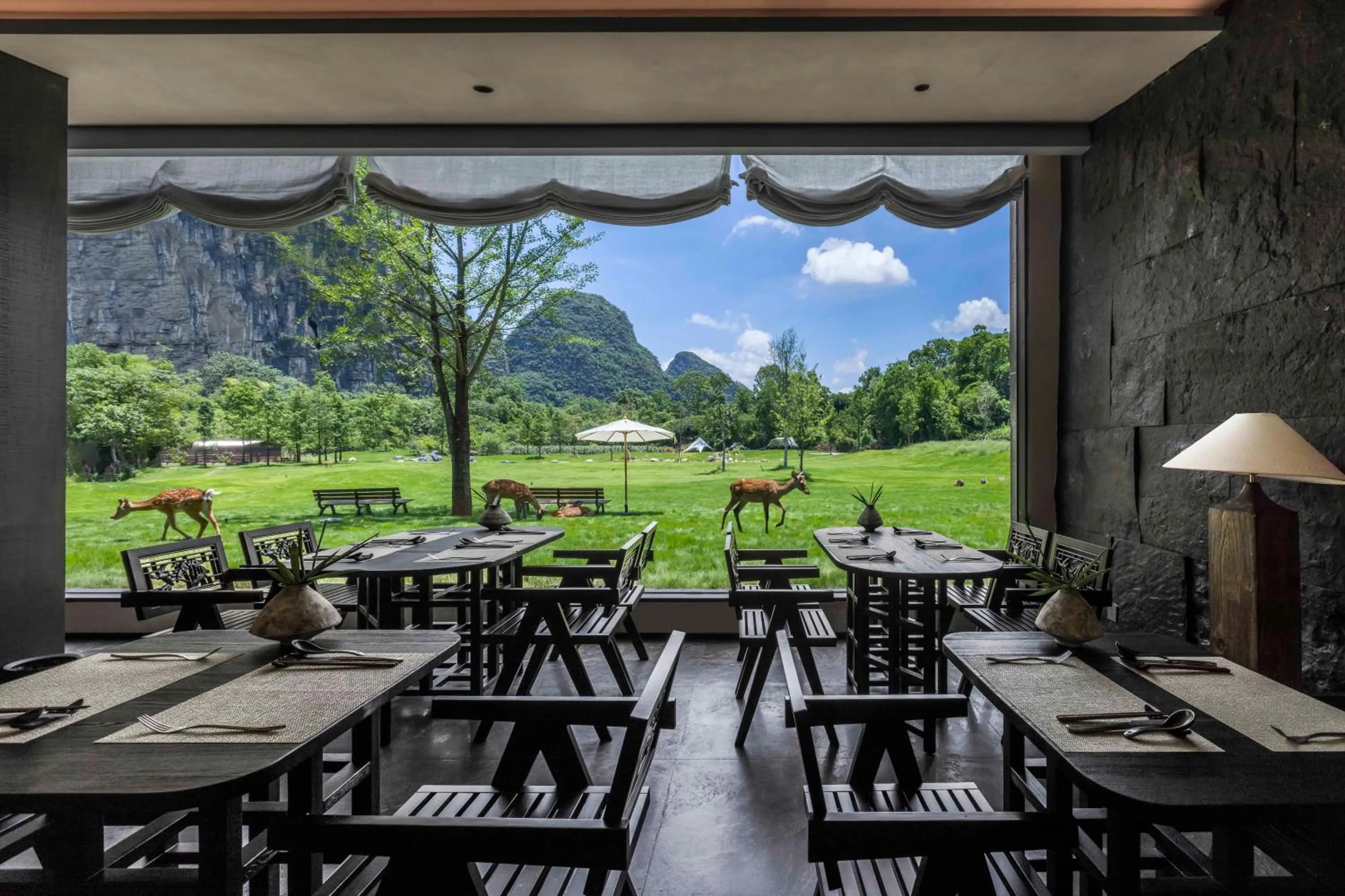 Restaurant/places to eat in YINGMAN HOTEL